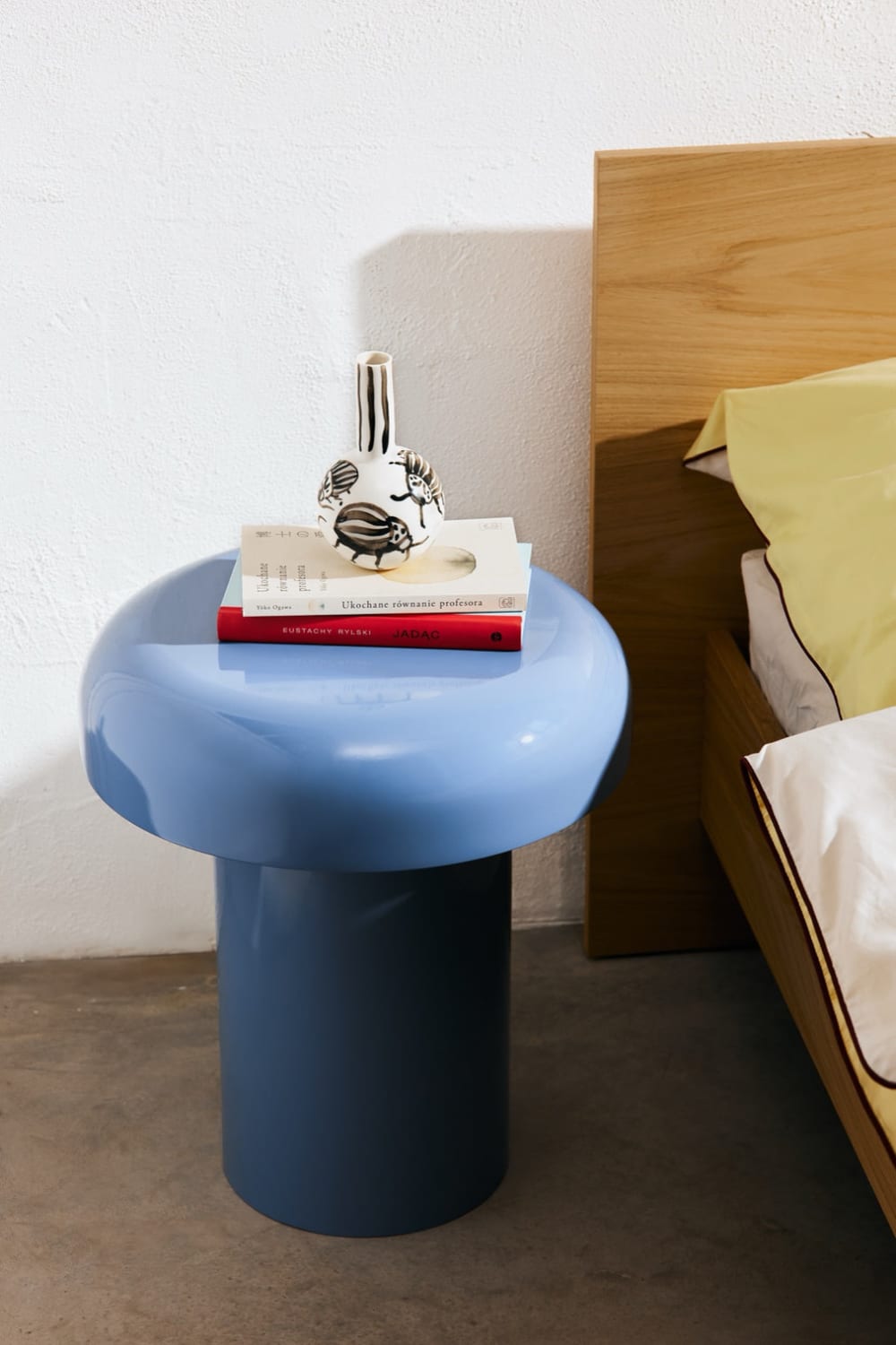 Paledin Design-Fungi - Mavi-Sehpa-1-Milagron.com