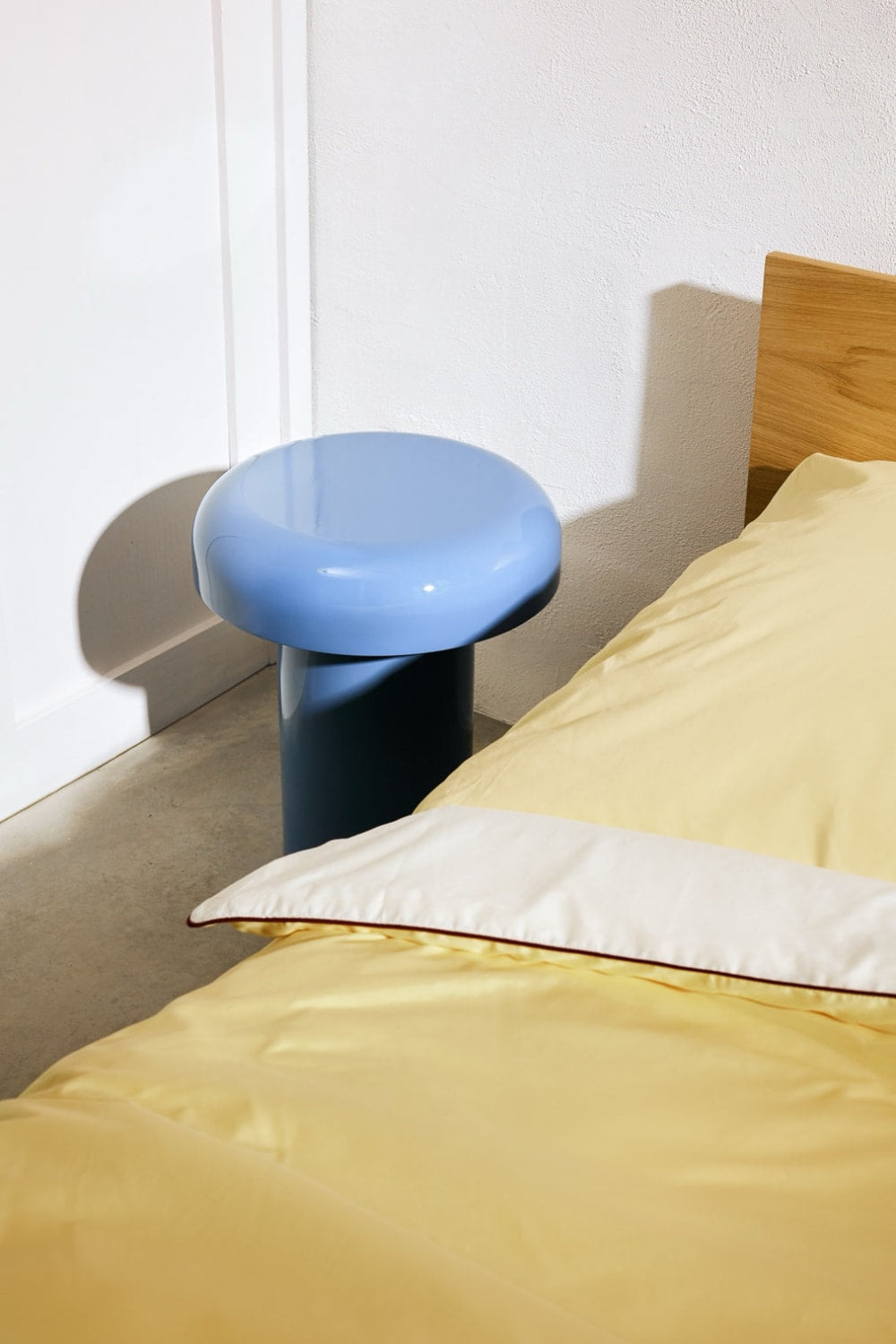 Paledin Design-Fungi - Mavi-Sehpa-2-Milagron.com