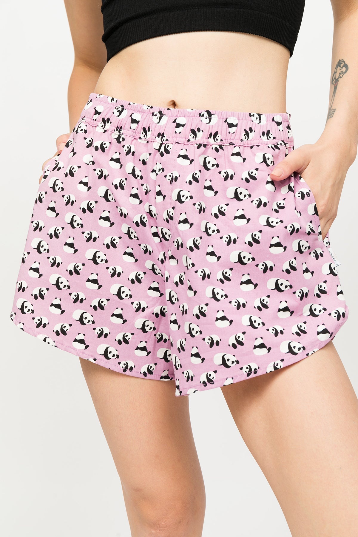 Paul Kenzie-Desenli Kadın Ev Şort – Chill Space Collection – Chilly Panda-Ev Şort-3-Milagron.com