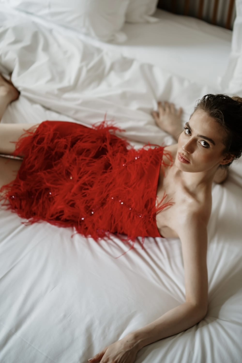 Pelia-Rebecca Kuştüylü Taş İşlemeli Kırmızı Mini Elbise-Elbise-3-Milagron.com