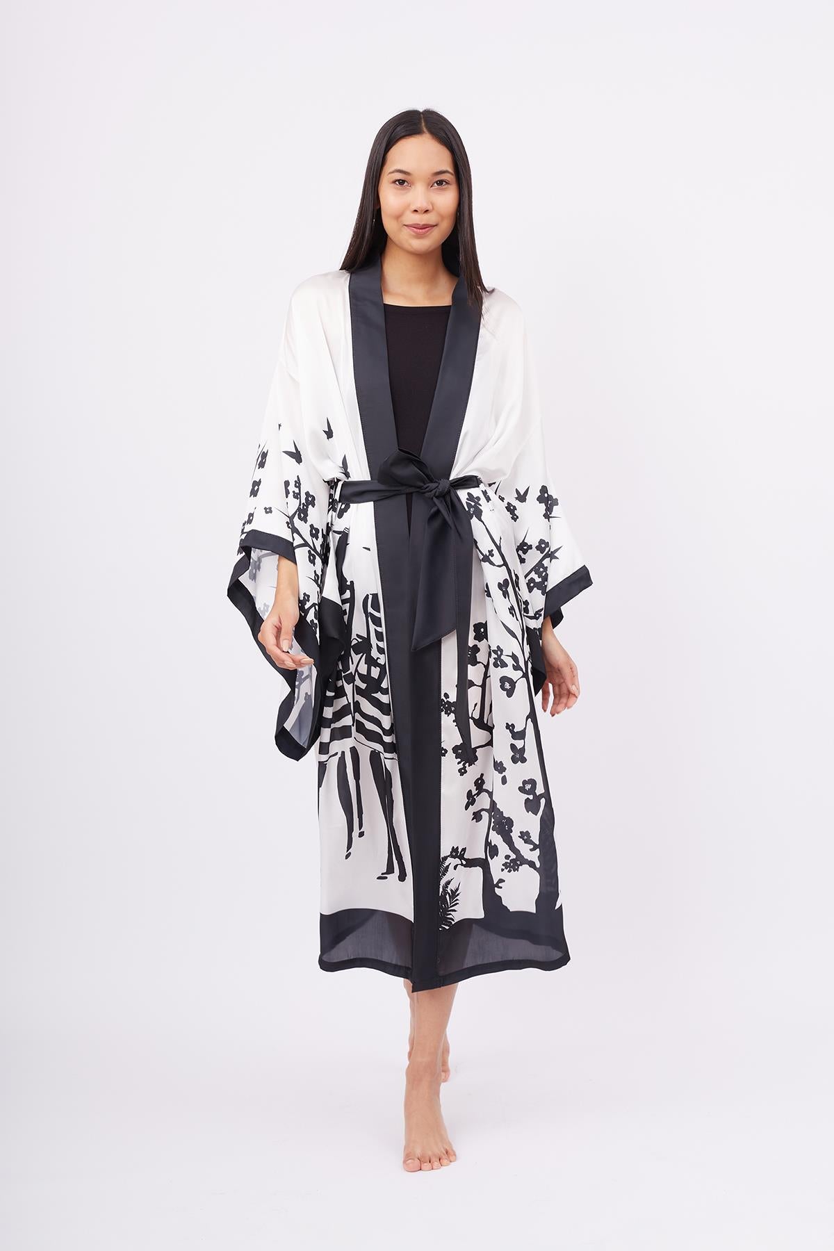 Peraluna-Beach Girls Long Kimono Kadınlar Ve Sakura Baskılı Uzun Saten Kadın Kimono Siyah Beyaz-Kimono-1-Milagron.com