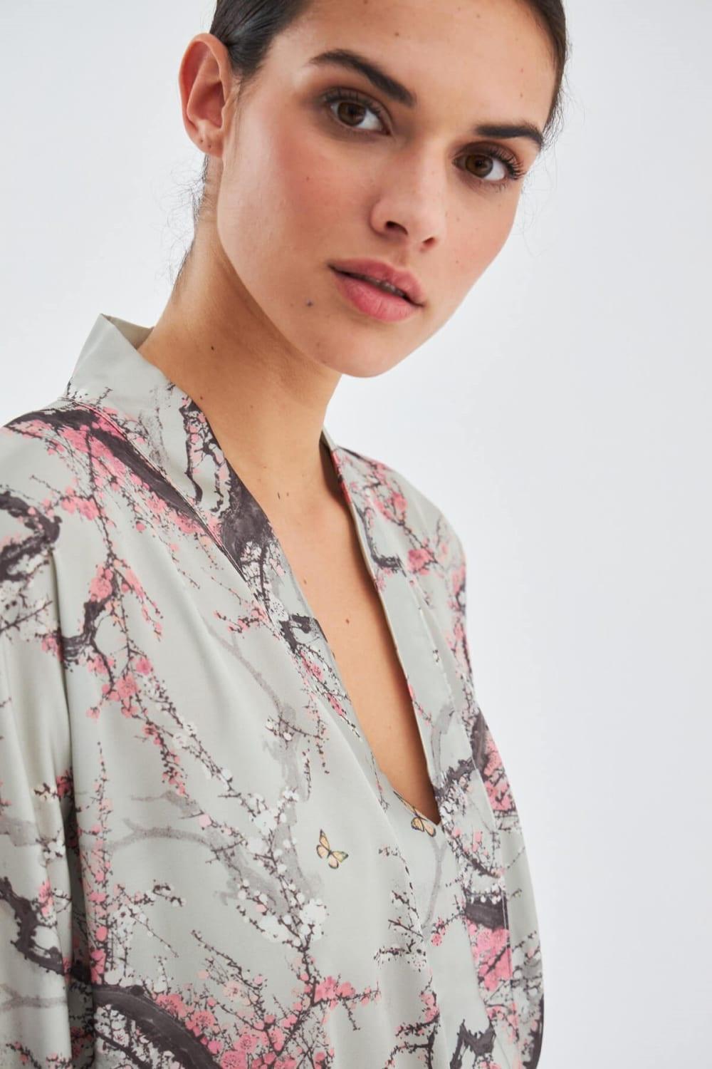 Peraluna-Bolossom Çiçek Desenli 120 Cm Saten Yazlık Kadın Kimono-Kimono-4-Milagron.com