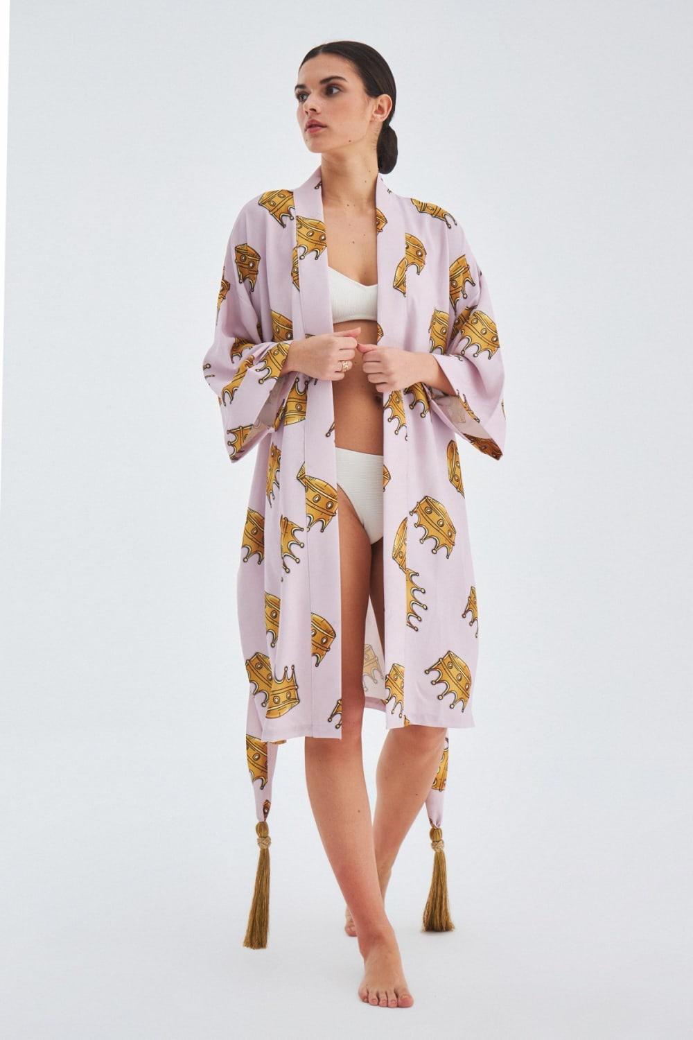 Peraluna-Crown Kral Tacı Desenli Diz Altı Saten Kadın Kimono-Kimono-1-Milagron.com