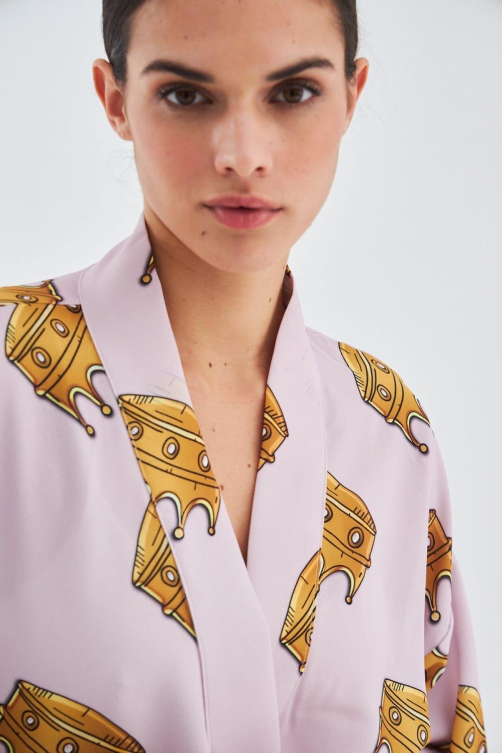 Peraluna-Crown Kral Tacı Desenli Diz Altı Saten Kadın Kimono-Kimono-7-Milagron.com