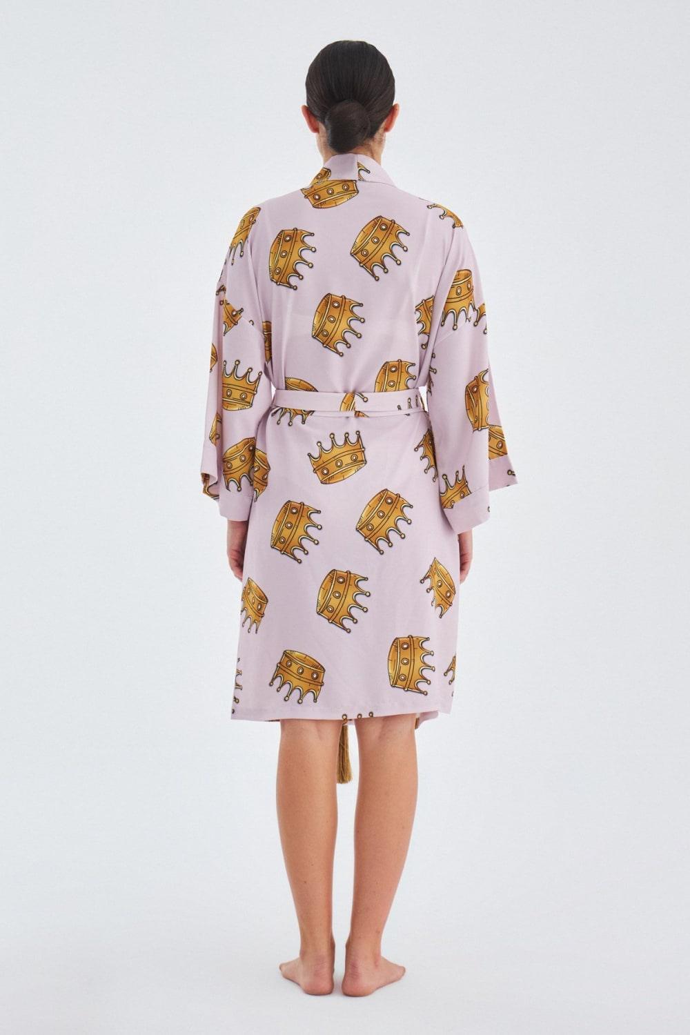 Peraluna-Crown Kral Tacı Desenli Diz Altı Saten Kadın Kimono-Kimono-8-Milagron.com
