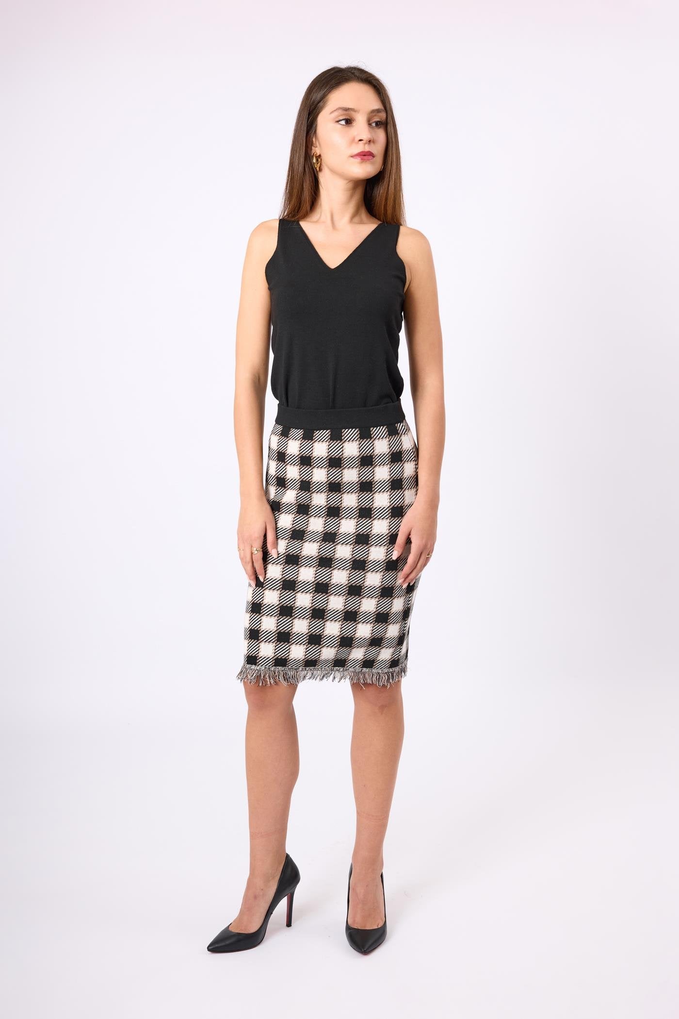 Peraluna-Diana Pötikare Kadın Diz Üstü Triko Etek Siyah/Ekru-Etek-1-Milagron.com