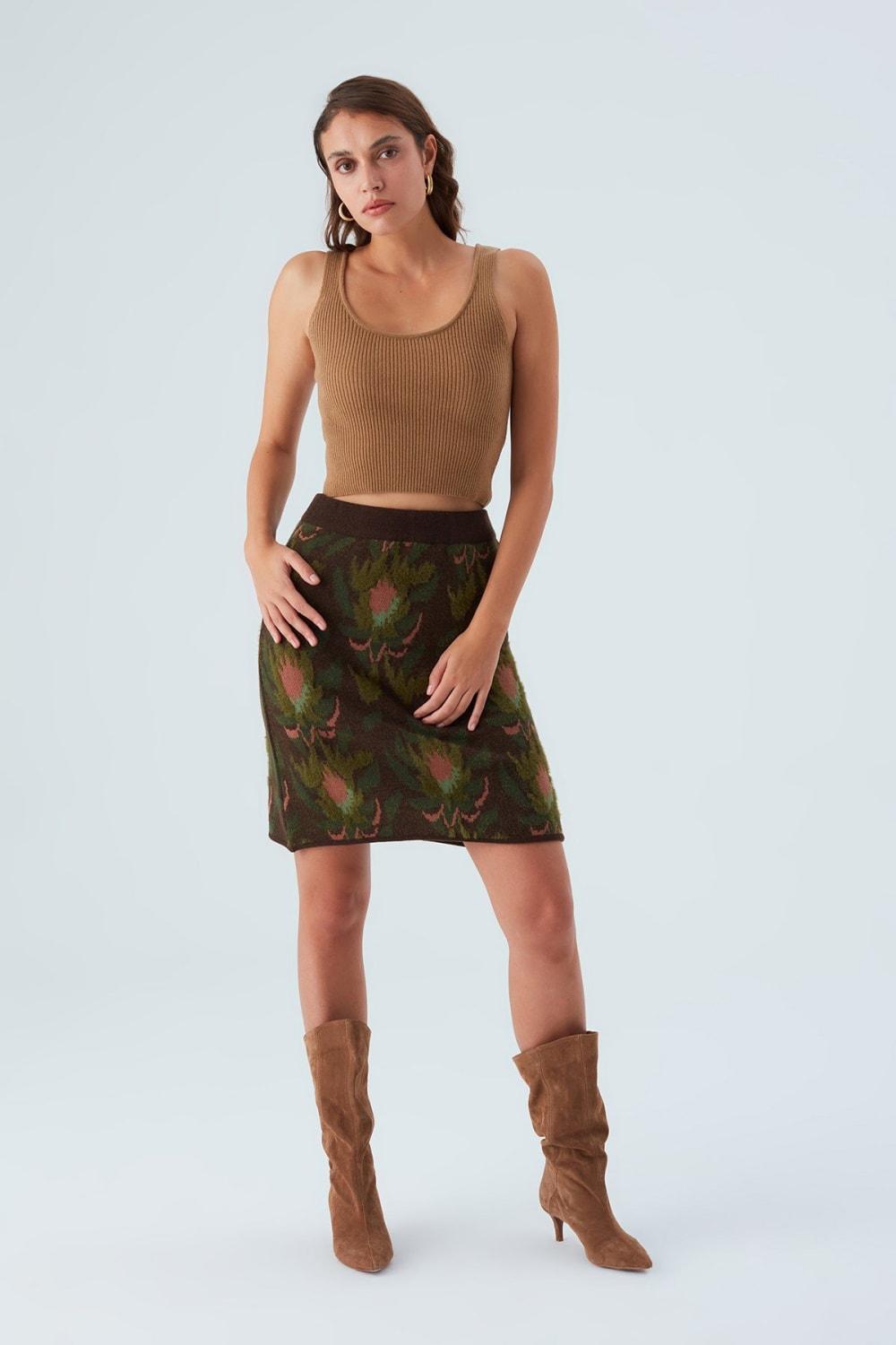 Peraluna-Fiori Skirt Çiçek Desenli Diz Hizası Kadın Triko Etek-Etek-1-Milagron.com