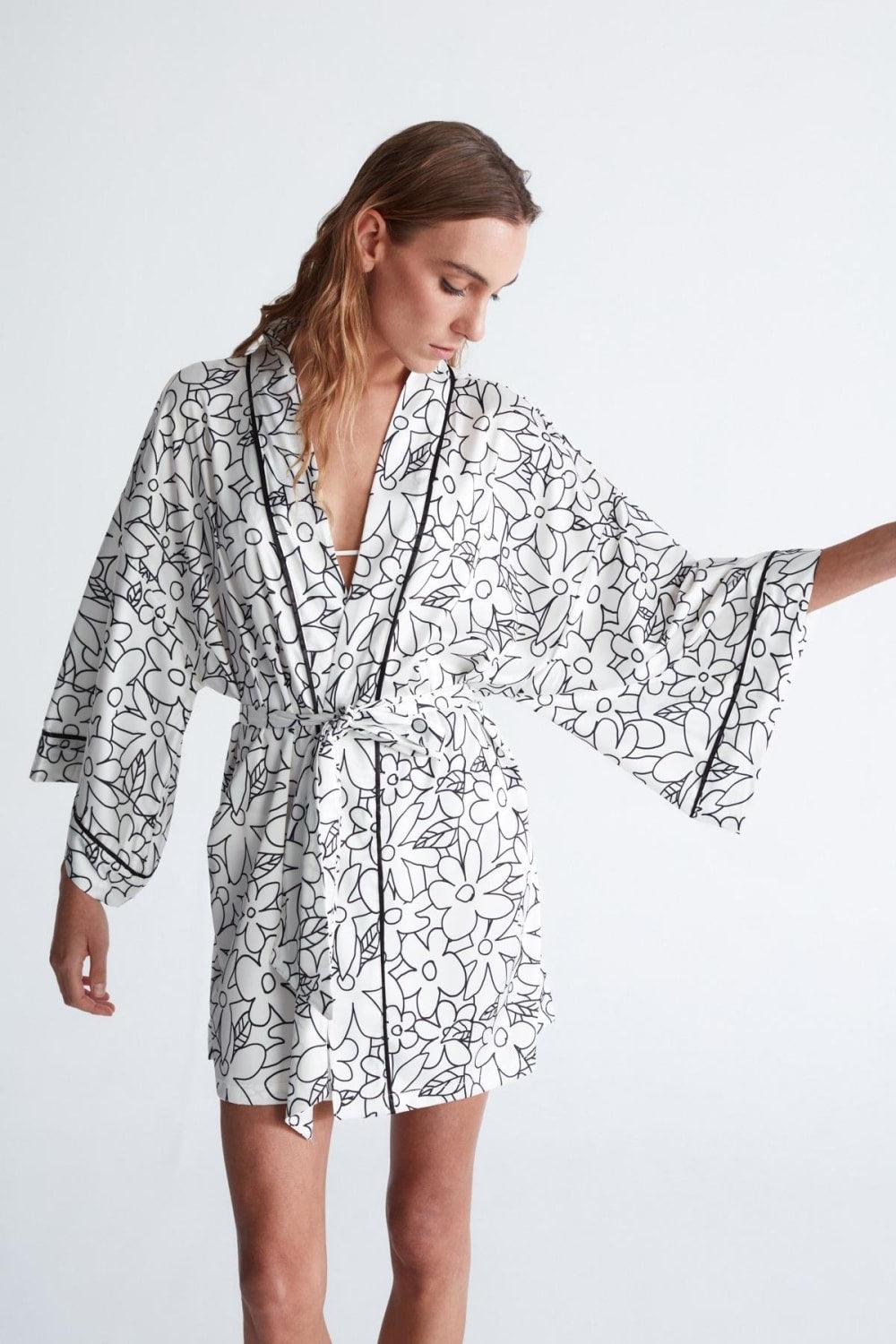 Peraluna-Freesia Kimono 82 cm Çiçek Desen Mini Boy Kemerli Saten Kadın Kimono-Kimono-5-Milagron.com