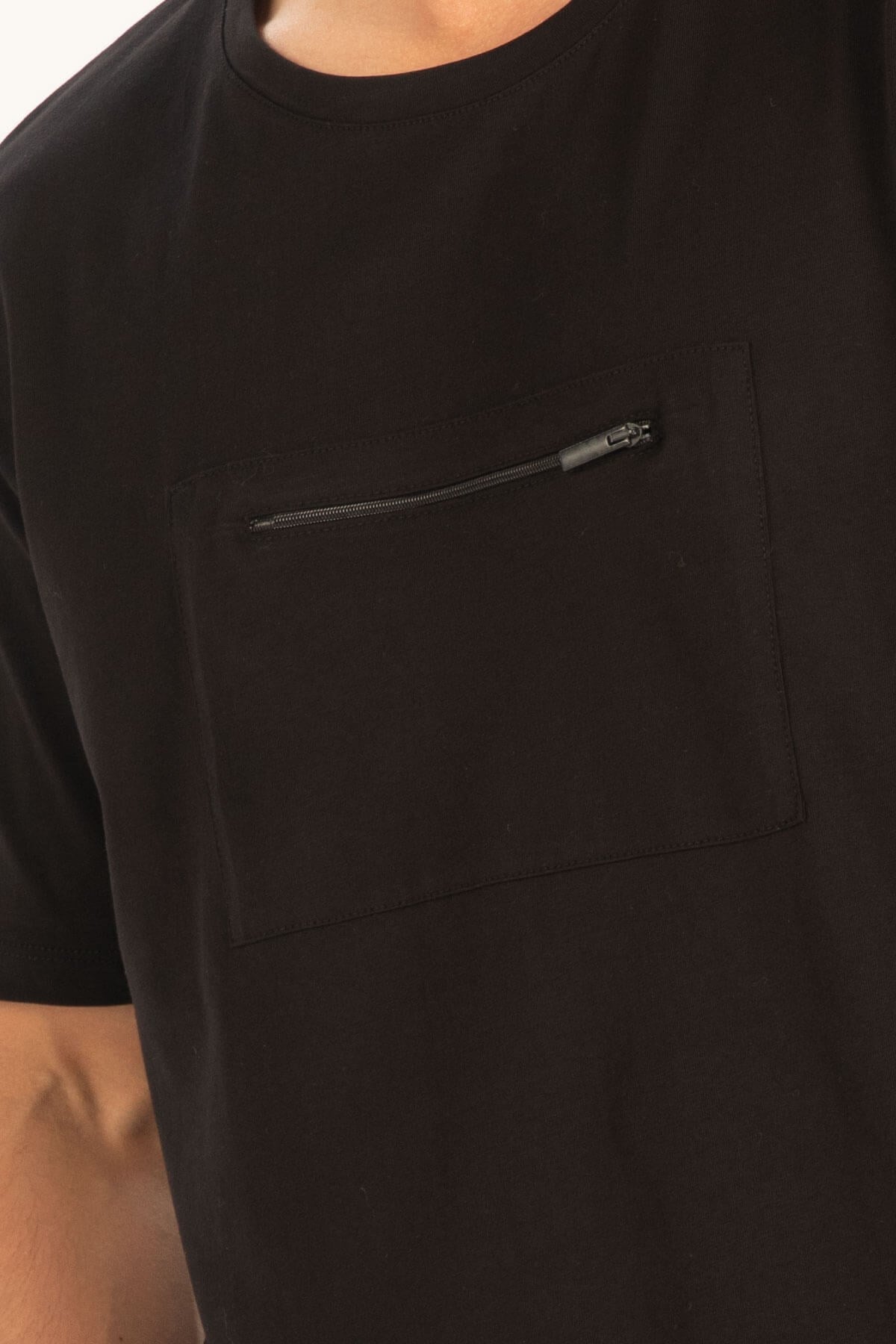 Peraluna Göğüs Fermuarlı Uzun Erkek T-Shirt - Siyah