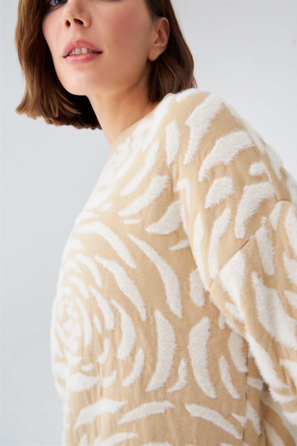 Peraluna-Gül Desenli Jakarlı Bol Kesim Kadın Triko Tunik-Kazak & Triko-12-Milagron.com