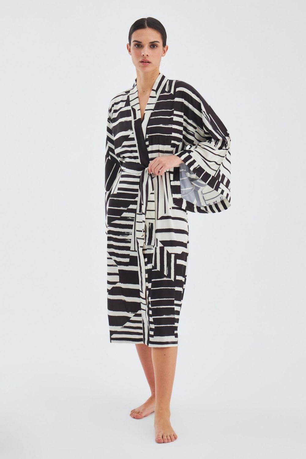 Peraluna-Hanita Geometrik Desenli 120 Cm Saten Yazlık Kadın Kimono-Kimono-5-Milagron.com