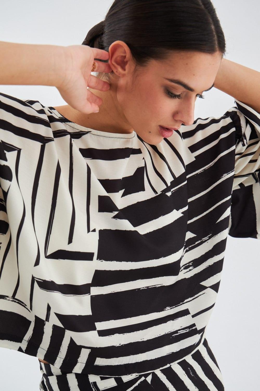 Peraluna-Hanita Geometrik Desenli Bol Kesim Mat Dokulu Yazlık Kadın Bluz-Bluz-6-Milagron.com