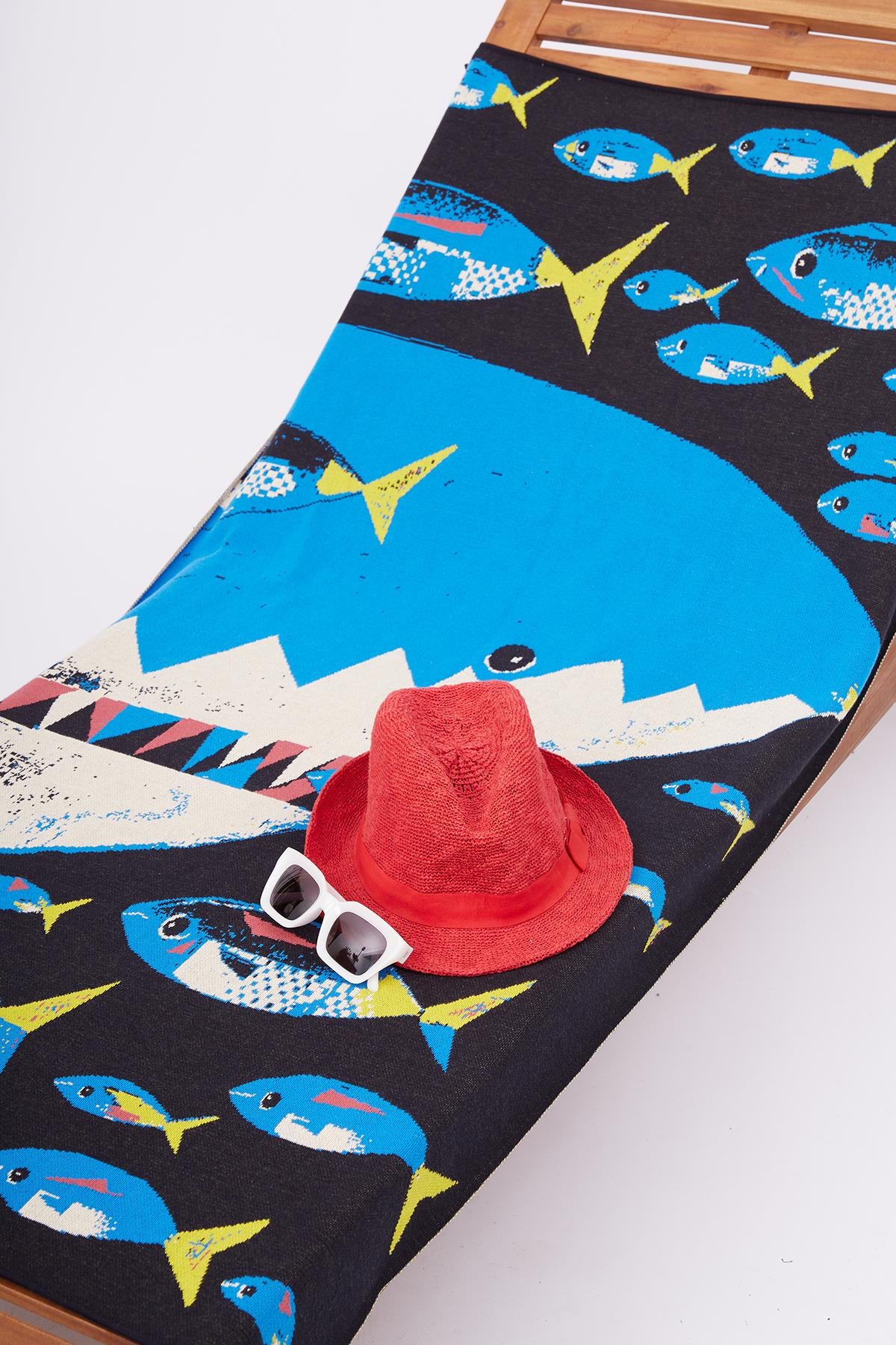 Peraluna Hungry Shark Beach Towel Jakarlı Pamuklu Plaj Örtüsü - Mavi Multi