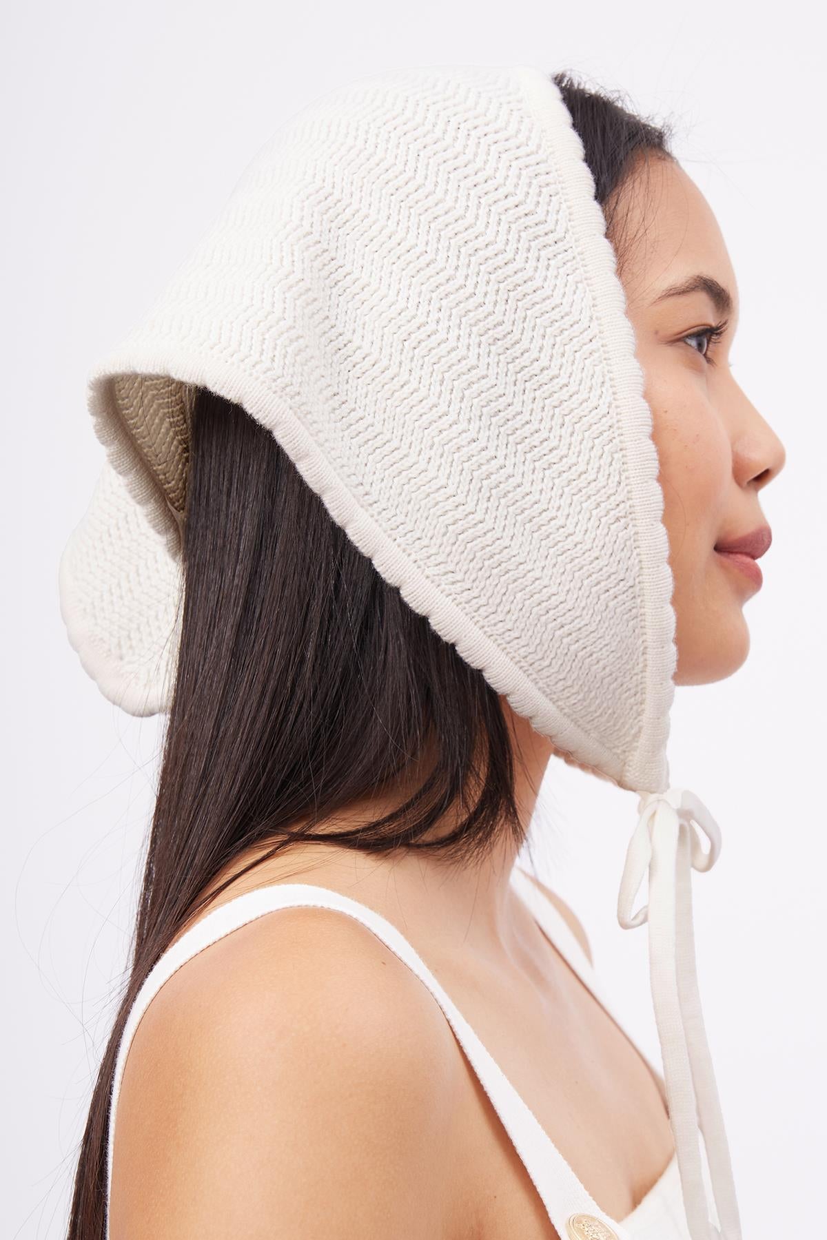 Peraluna-Iris Scarfe Balık Sırtı Örgü Detaylı Bağcıklı Kadın Triko Eşarp Ekru-Eşarp-4-Milagron.com