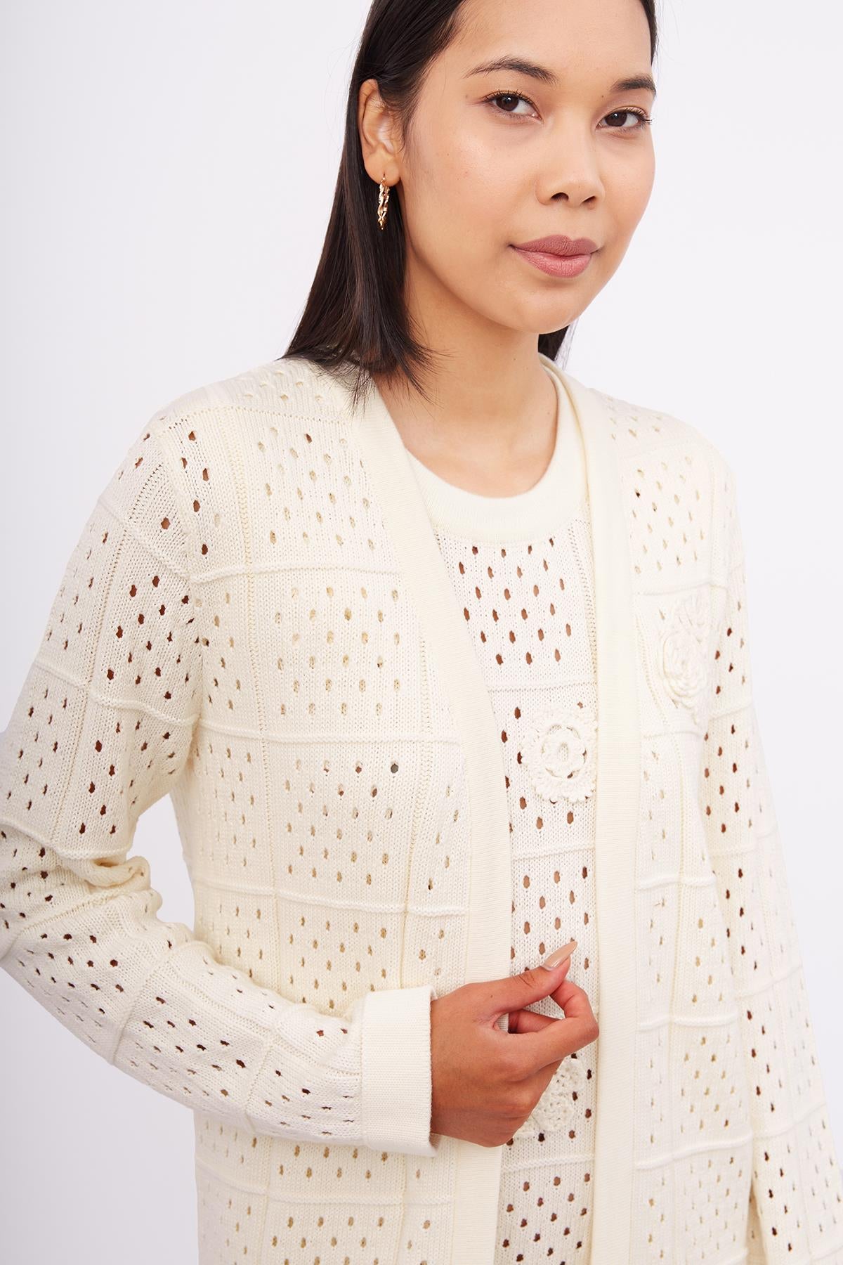 Peraluna-Isabel Cardi̇gan Ajur örgü El Yapımı Broş Detaylı Düz Kesim Kadın Triko Hırka Ekru-Kazak & Triko-3-Milagron.com