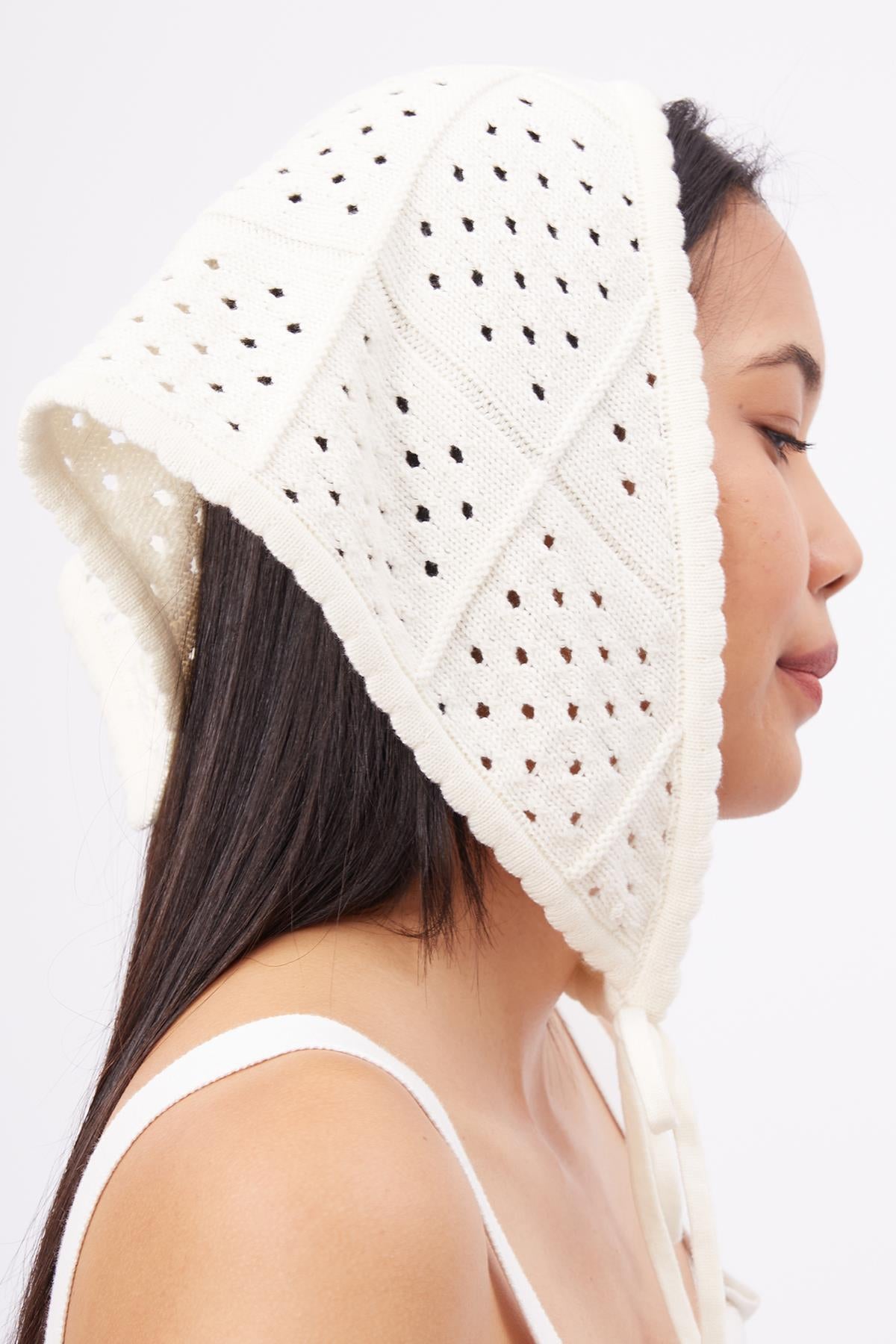 Peraluna-Isabel Scarfe Ajur Örgü El Yapımı Çiçek Detaylı Bağcıklı Kadın Triko Eşarp Ekru-Eşarp-2-Milagron.com