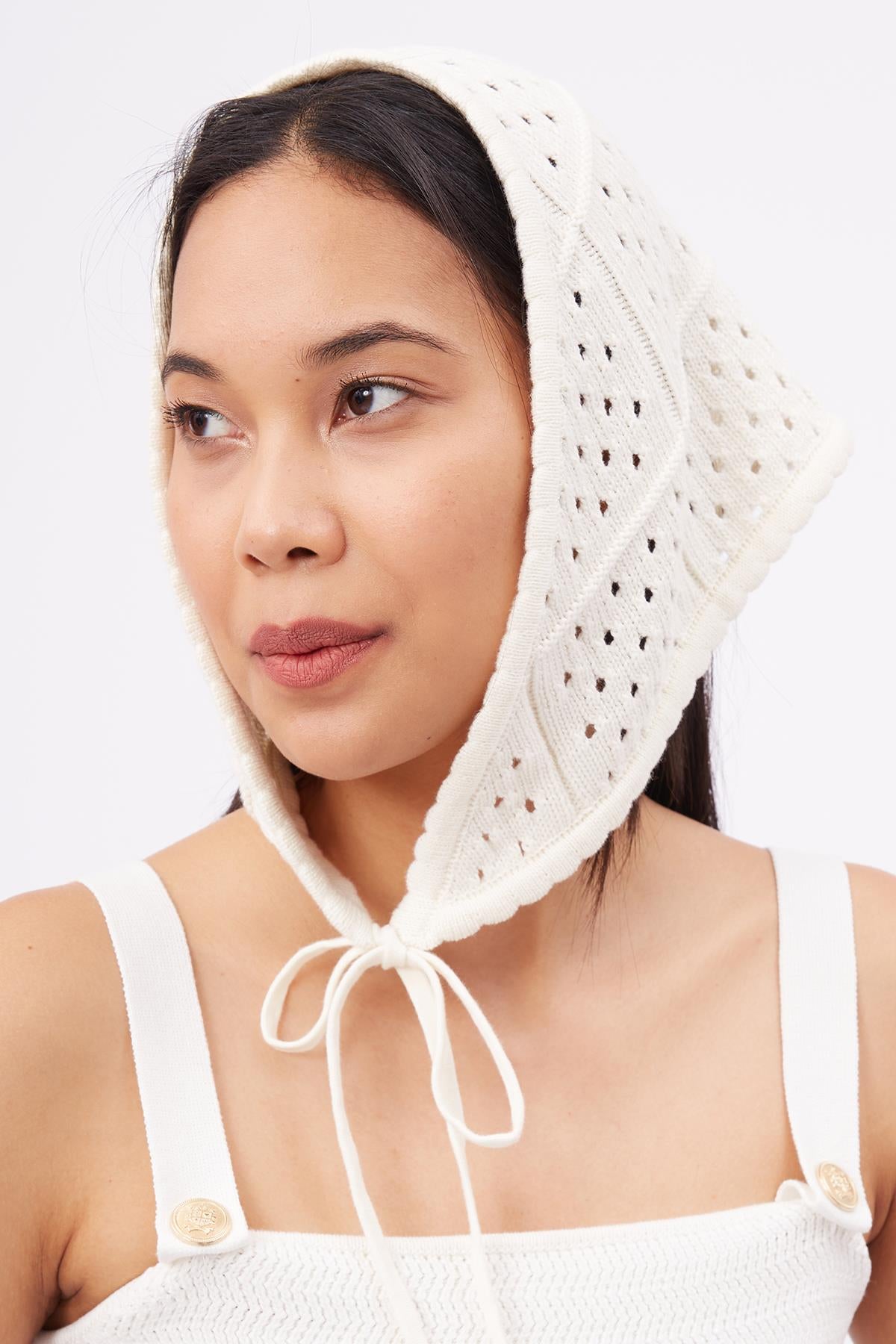 Peraluna-Isabel Scarfe Ajur Örgü El Yapımı Çiçek Detaylı Bağcıklı Kadın Triko Eşarp Ekru-Eşarp-3-Milagron.com