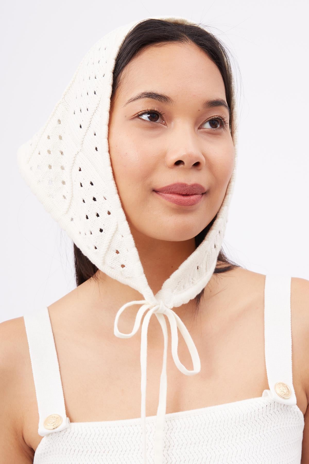 Peraluna-Isabel Scarfe Ajur Örgü El Yapımı Çiçek Detaylı Bağcıklı Kadın Triko Eşarp Ekru-Eşarp-4-Milagron.com
