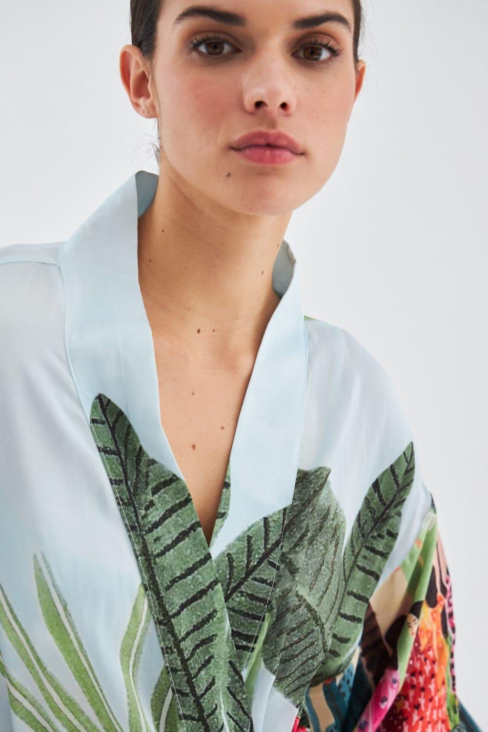 Peraluna-Kauri̇ Tropik Desenli Bilek Hizası Saten Kadın Kimono-Kimono-7-Milagron.com