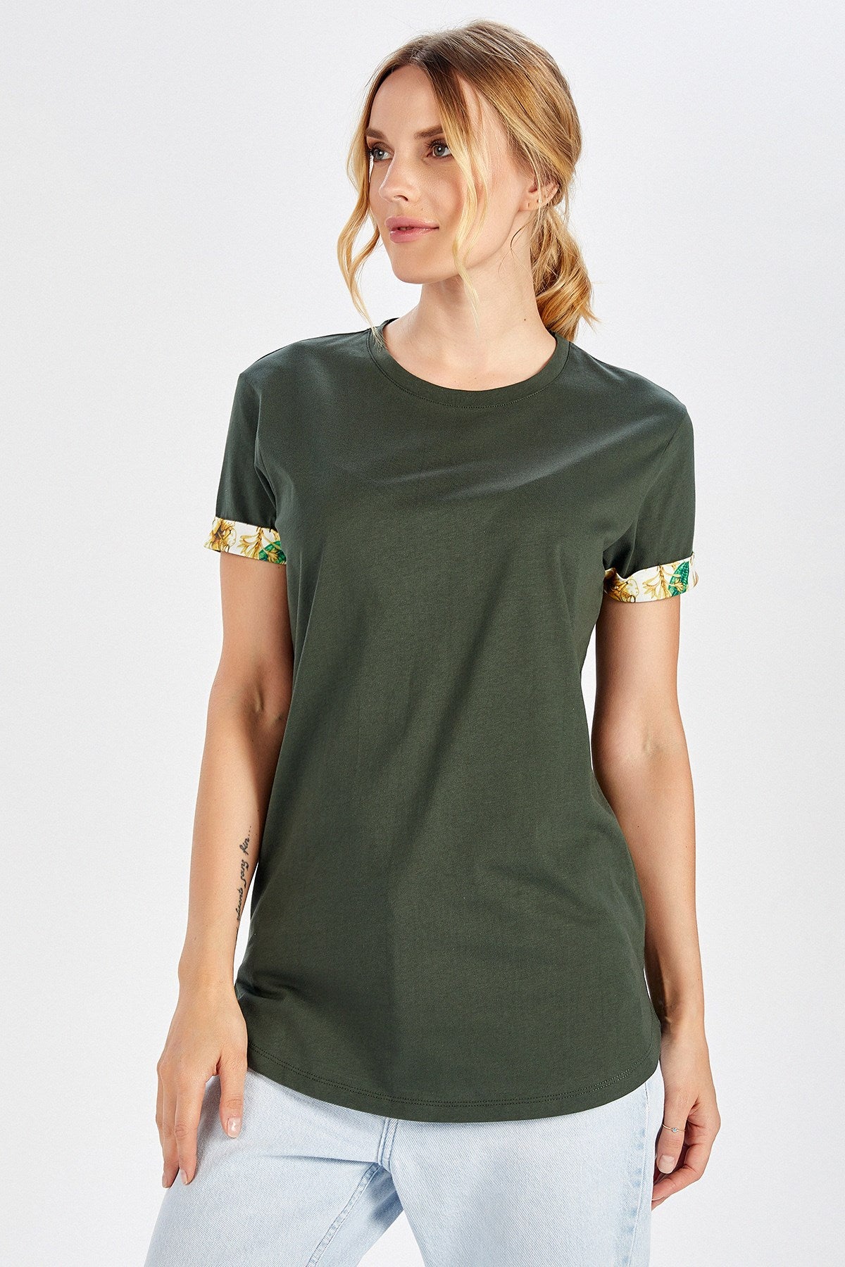 Peraluna-Kol Ucu Desenli Uzun Beyaz Pamuklu Kadın T Shirt-T-Shirts-2-Milagron.com