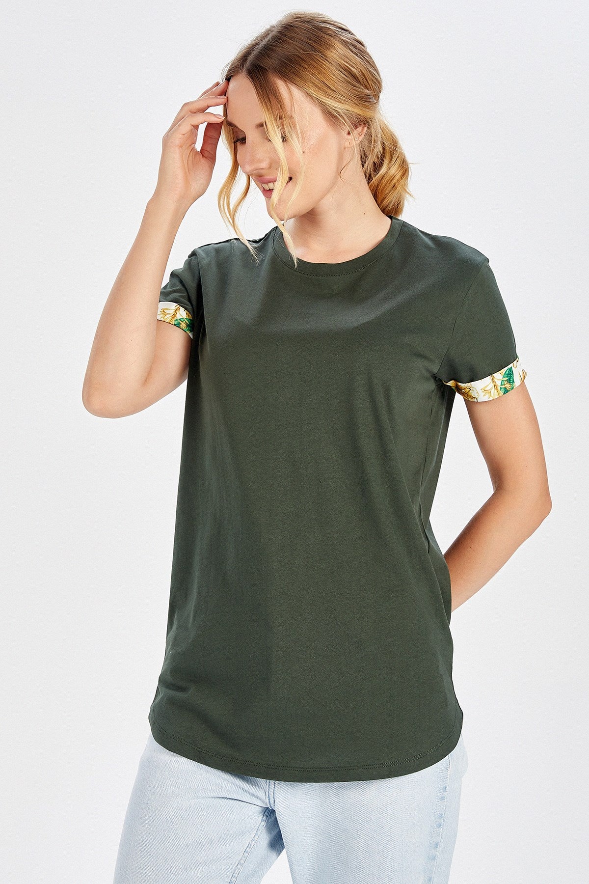 Peraluna-Kol Ucu Desenli Uzun Beyaz Pamuklu Kadın T Shirt-T-Shirts-4-Milagron.com