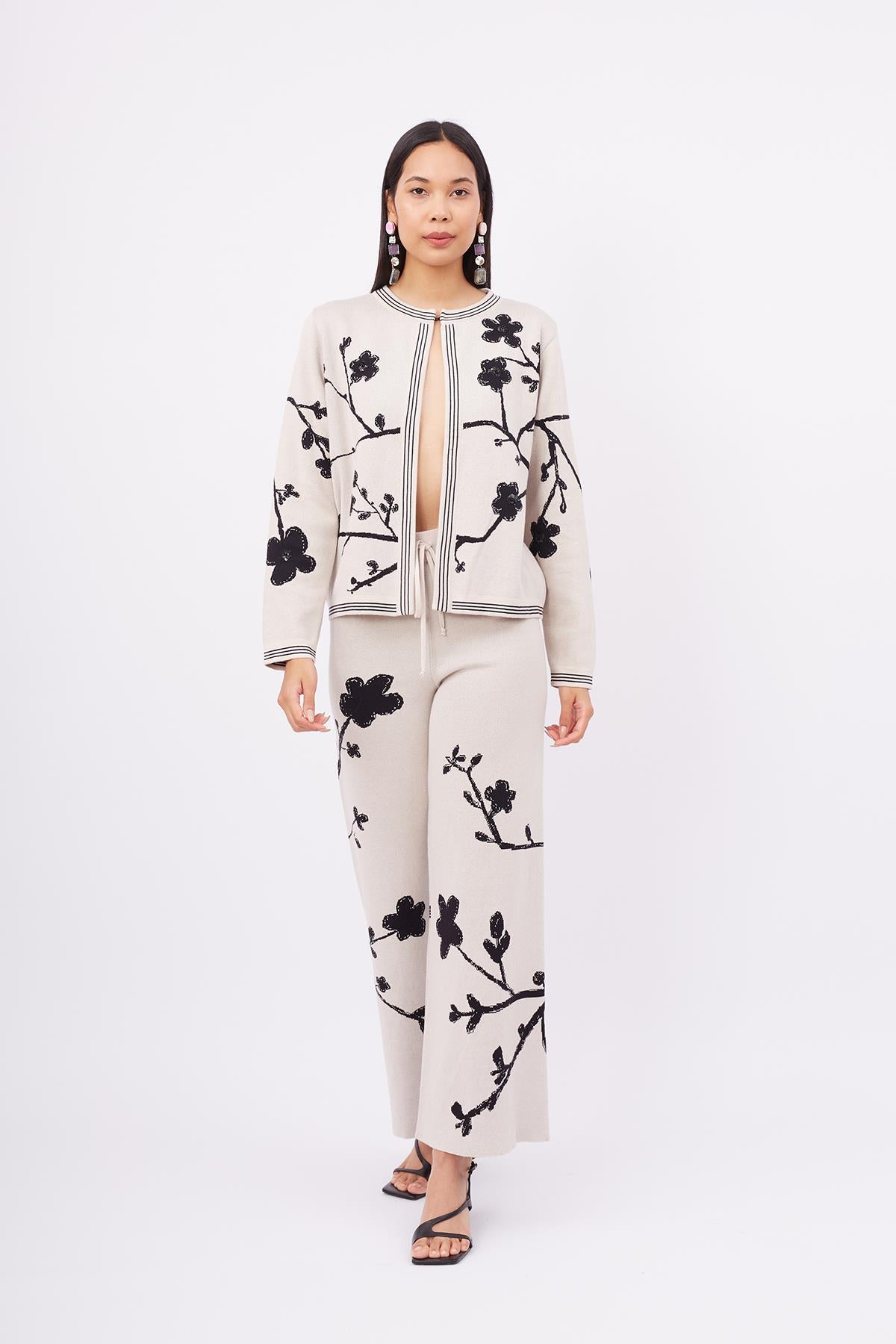 Peraluna-Lady Sakura Jacket Sakura Desen Komfort Fit Kadın Triko Ceket Bej-Ceket-1-Milagron.com