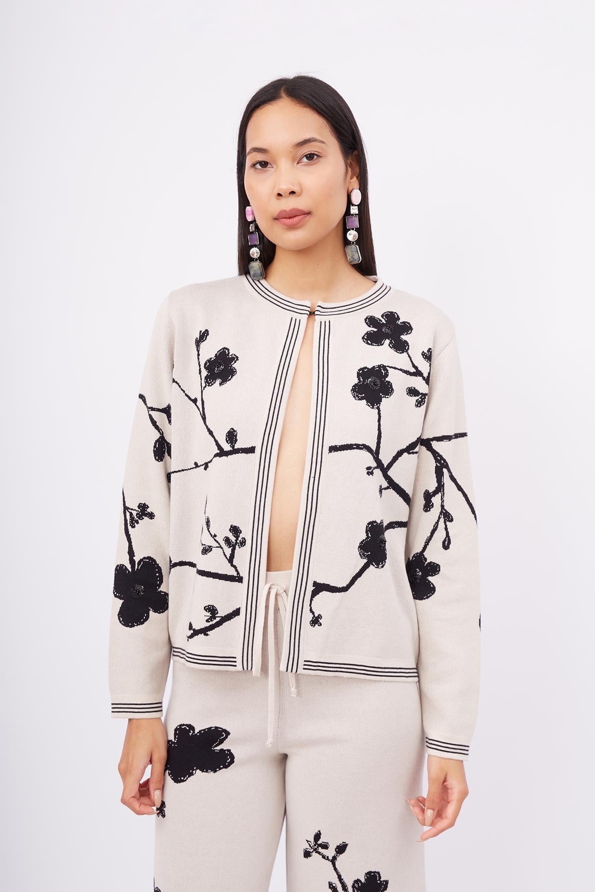 Peraluna-Lady Sakura Jacket Sakura Desen Komfort Fit Kadın Triko Ceket Bej-Ceket-2-Milagron.com