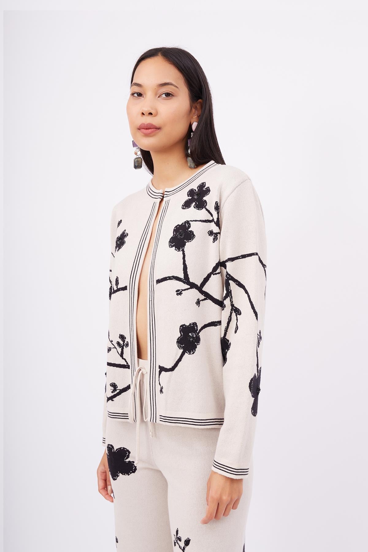 Peraluna-Lady Sakura Jacket Sakura Desen Komfort Fit Kadın Triko Ceket Bej-Ceket-7-Milagron.com