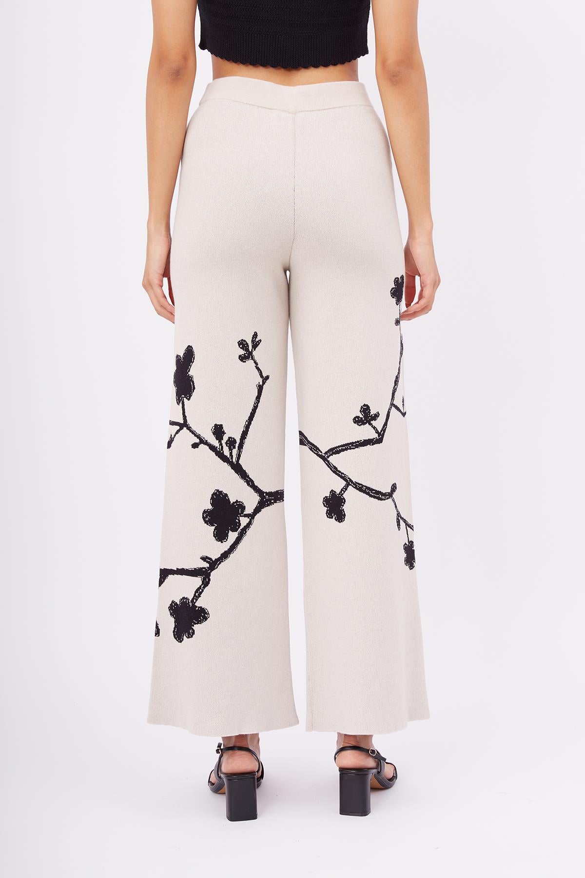 Peraluna-Lady Sakura Trouser Sakura Desen Yüksek Bel Rahat Kesim Beli Lastikli Kadın Triko Pantolon Bej-Pantolon-8-Milagron.com