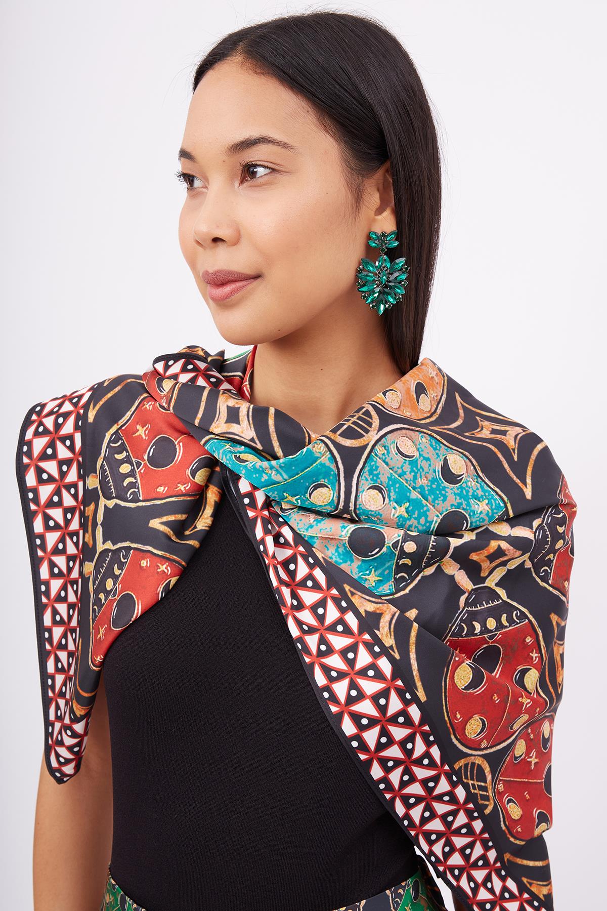 Peraluna-Ladybug Scarfe Uğurböceği Baskılı Saten Eşarp çok Renkli-Eşarp-2-Milagron.com