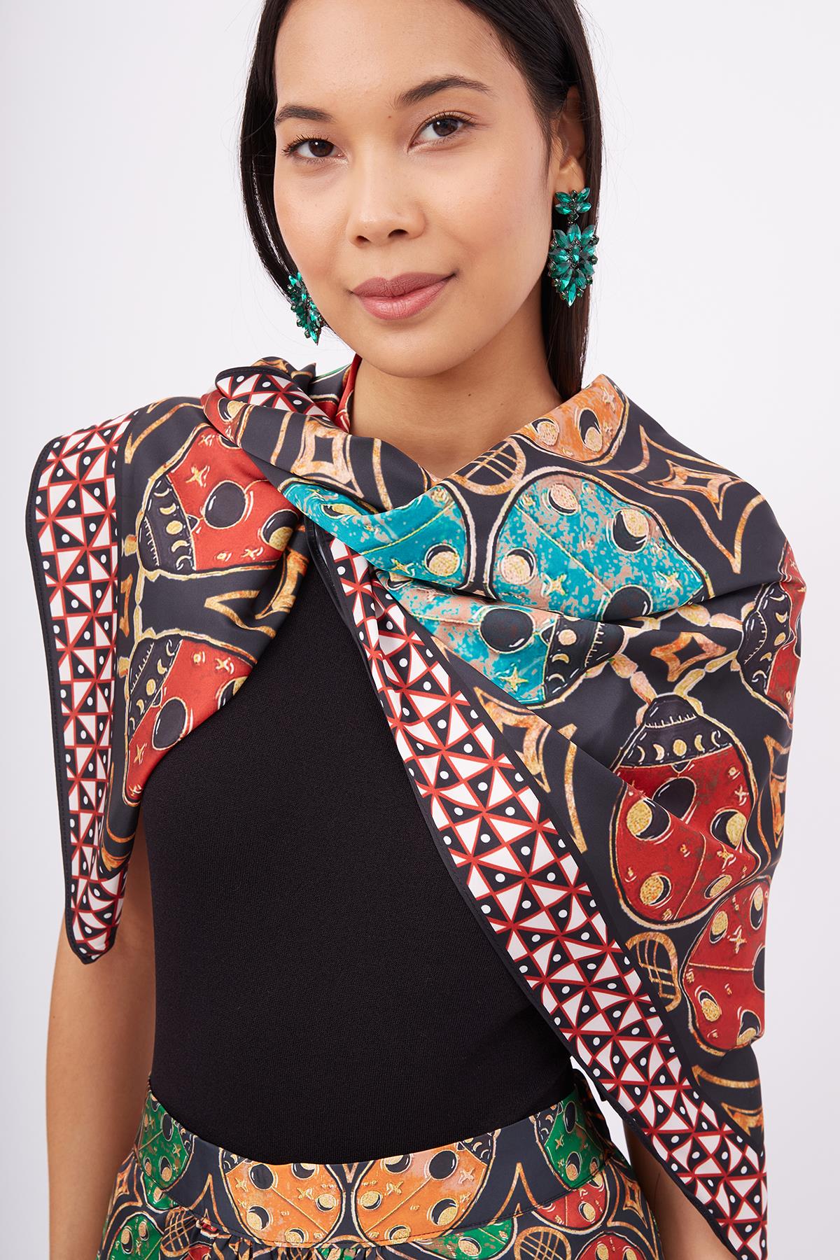 Peraluna-Ladybug Scarfe Uğurböceği Baskılı Saten Eşarp çok Renkli-Eşarp-3-Milagron.com