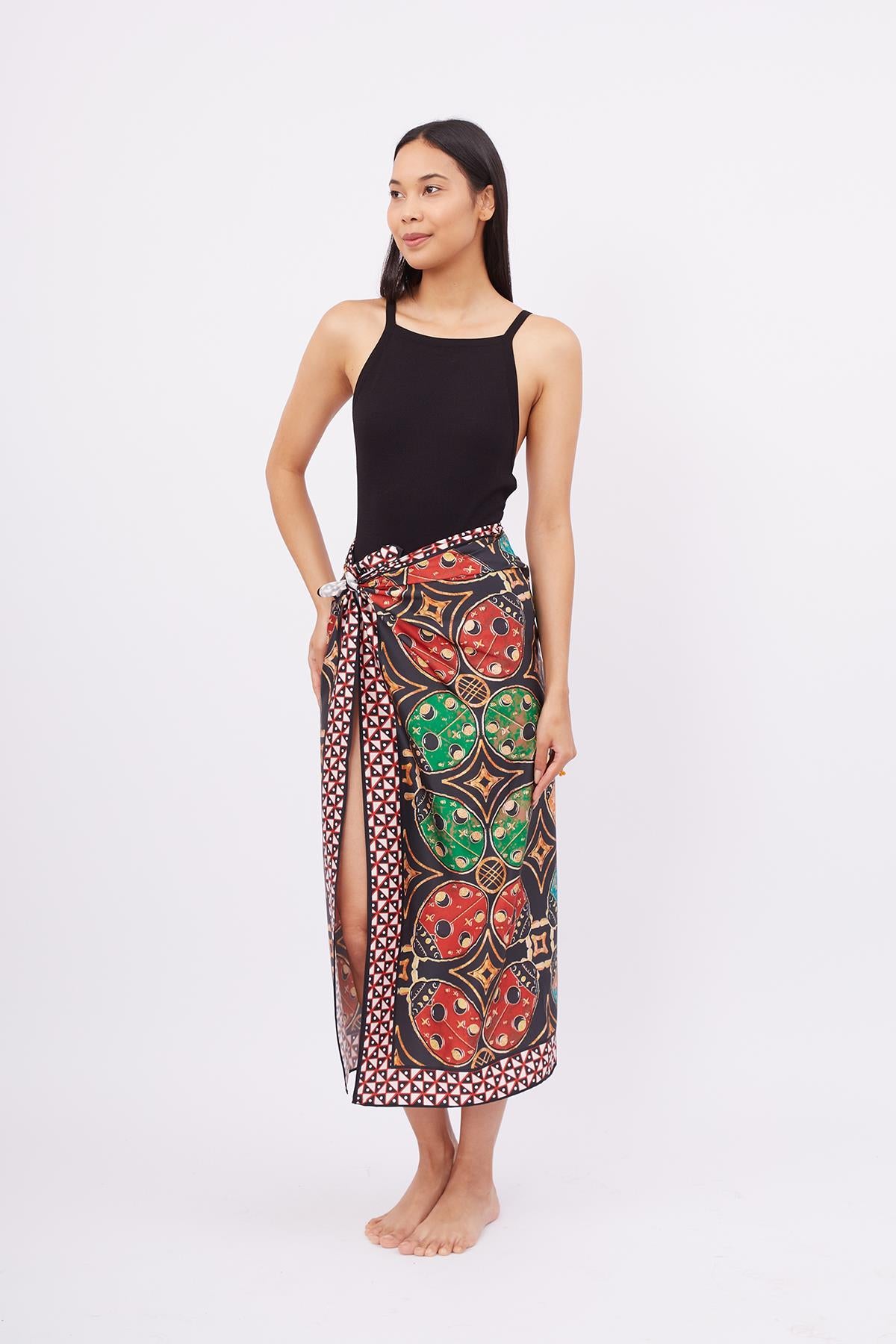 Peraluna-Ladybug Scarfe Uğurböceği Baskılı Saten Eşarp çok Renkli-Eşarp-4-Milagron.com