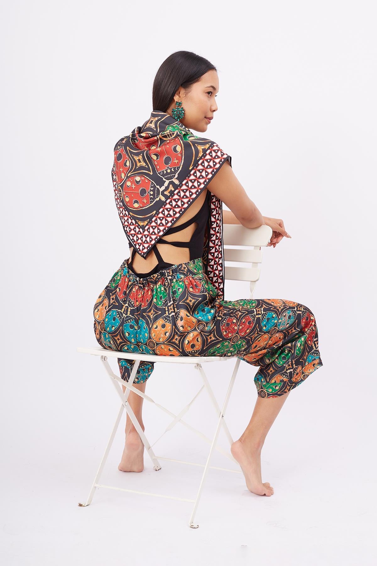 Peraluna-Ladybug Scarfe Uğurböceği Baskılı Saten Eşarp çok Renkli-Eşarp-5-Milagron.com