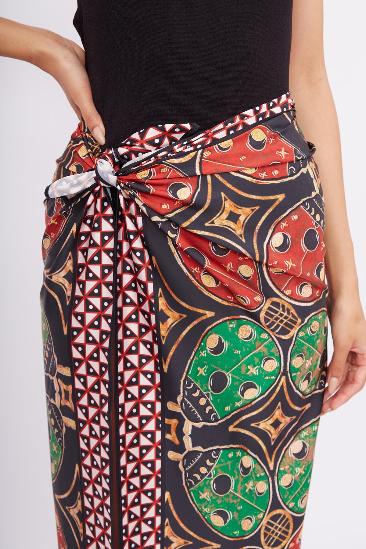 Peraluna-Ladybug Scarfe Uğurböceği Baskılı Saten Eşarp çok Renkli-Eşarp-6-Milagron.com