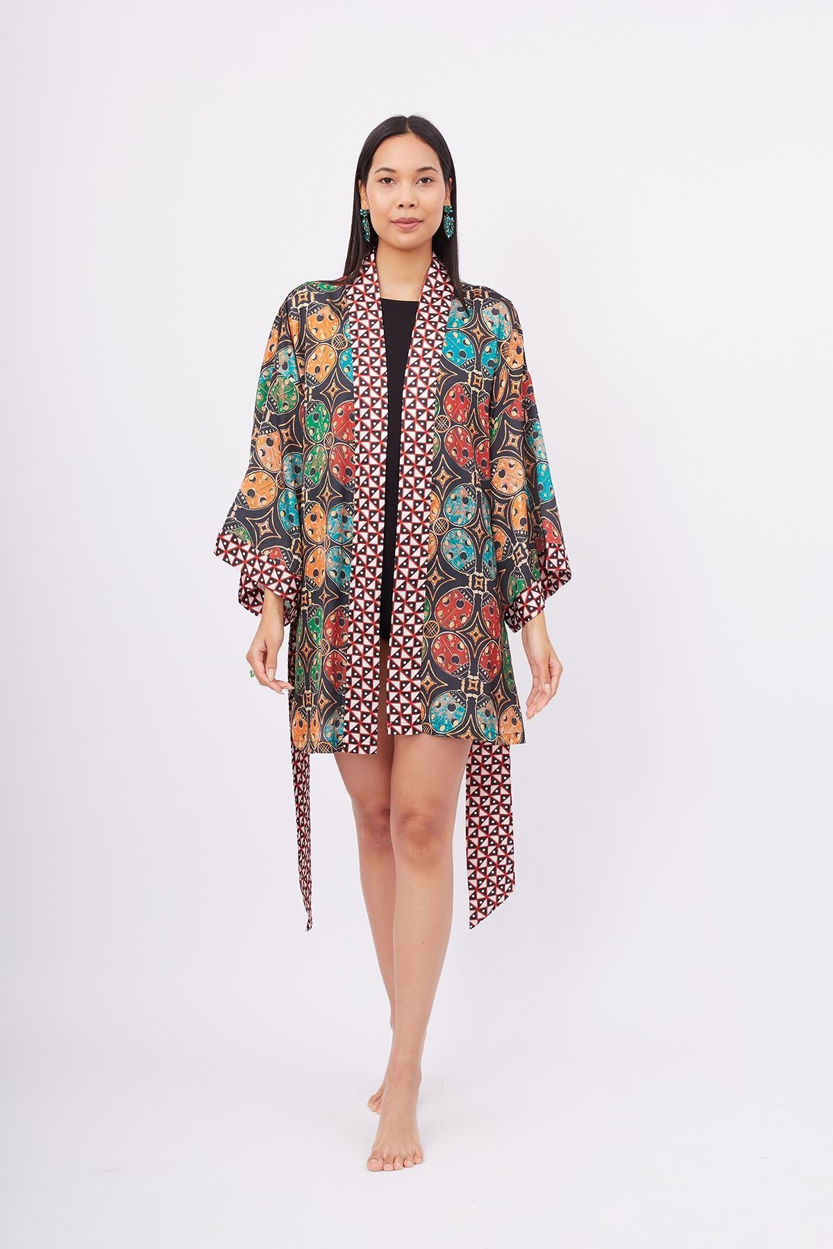 Peraluna-Ladybug Short Kimono Uğur Böceği Baskılı Kısa Saten Kadın Kimono çok Renkli-Kimono-7-Milagron.com