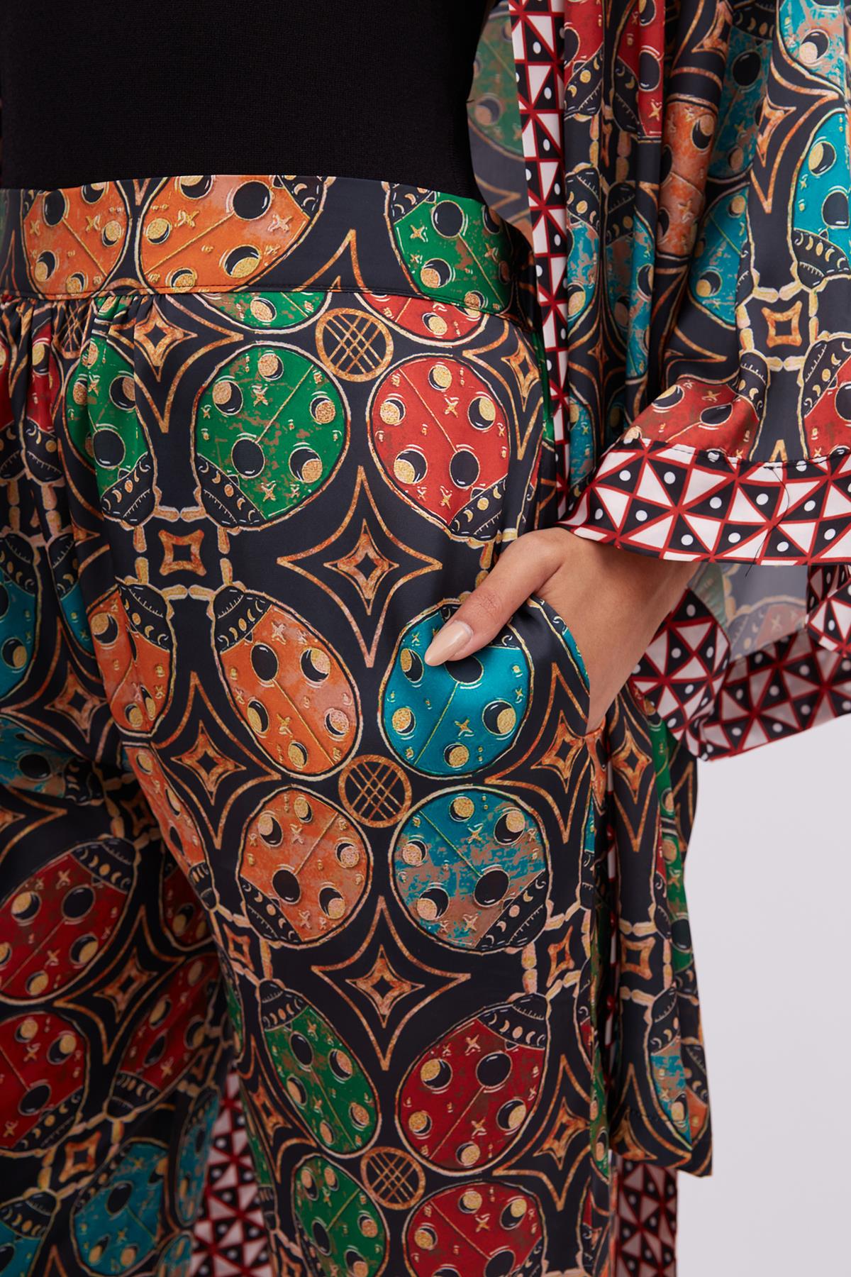 Peraluna-Ladybug Trouser Uğur Böceği Baskılı Kadın Triko Pantolon Çok Renkli-Pantolon-3-Milagron.com