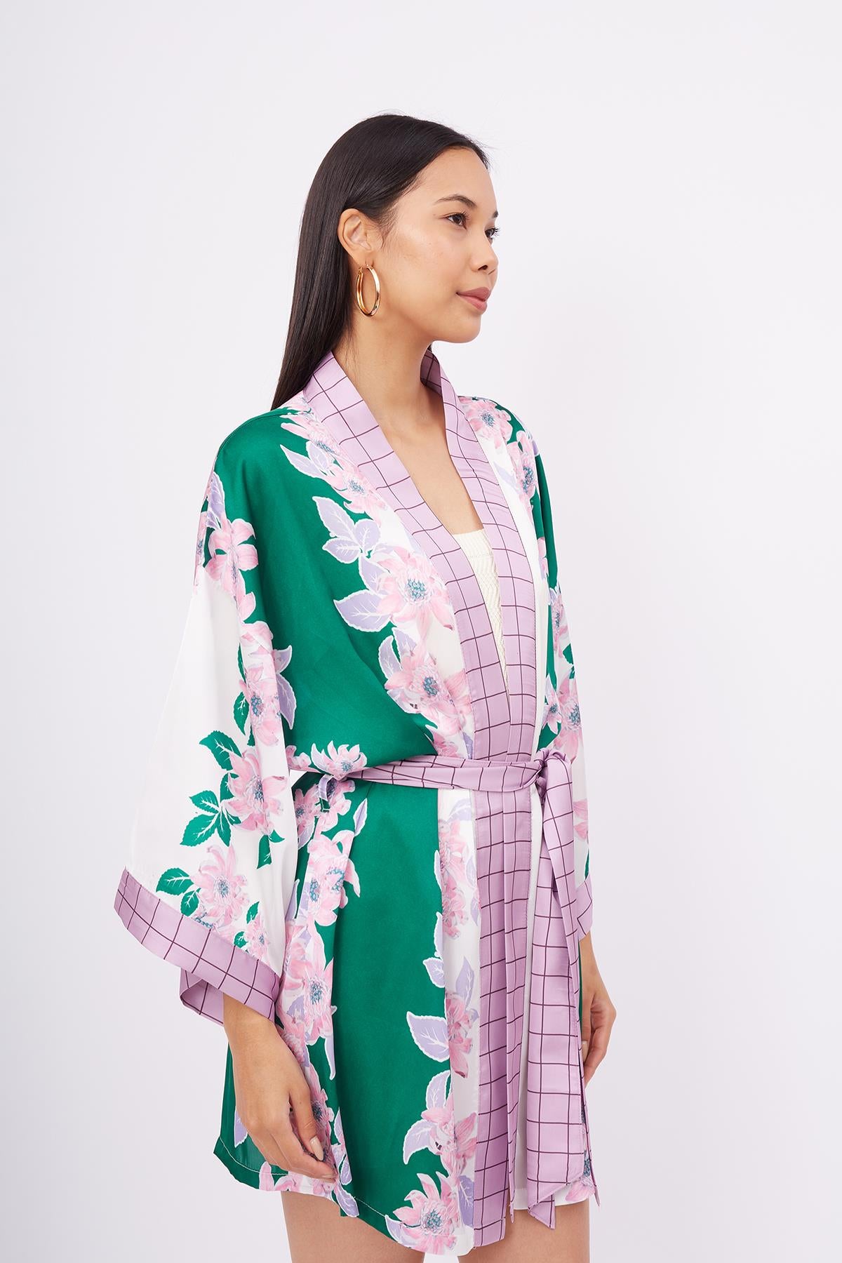 Peraluna-Lilac Charm Short Kimono çiçek Baskılı 90 Cm Saten Kısa Kadın Kimono Yeşil/Pembe-Kimono-4-Milagron.com