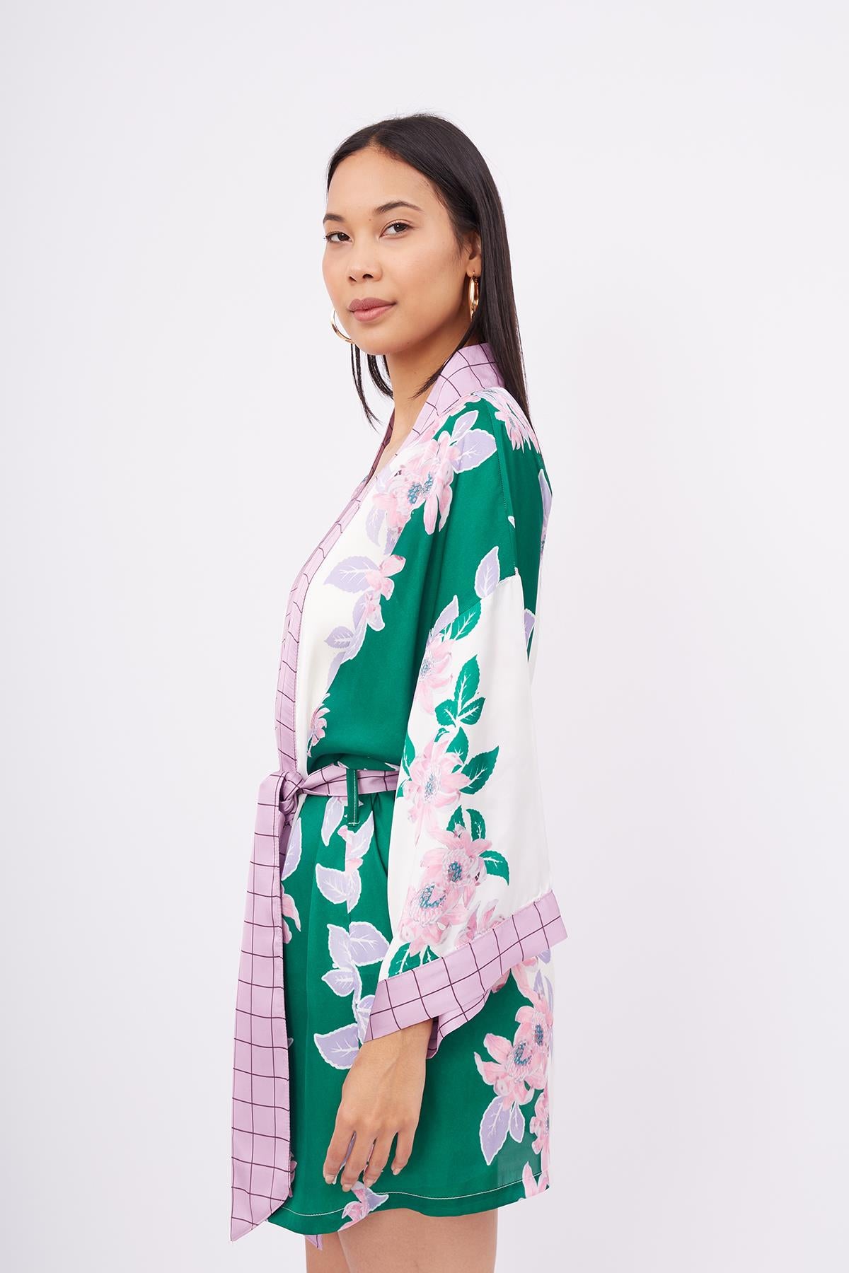 Peraluna-Lilac Charm Short Kimono çiçek Baskılı 90 Cm Saten Kısa Kadın Kimono Yeşil/Pembe-Kimono-5-Milagron.com