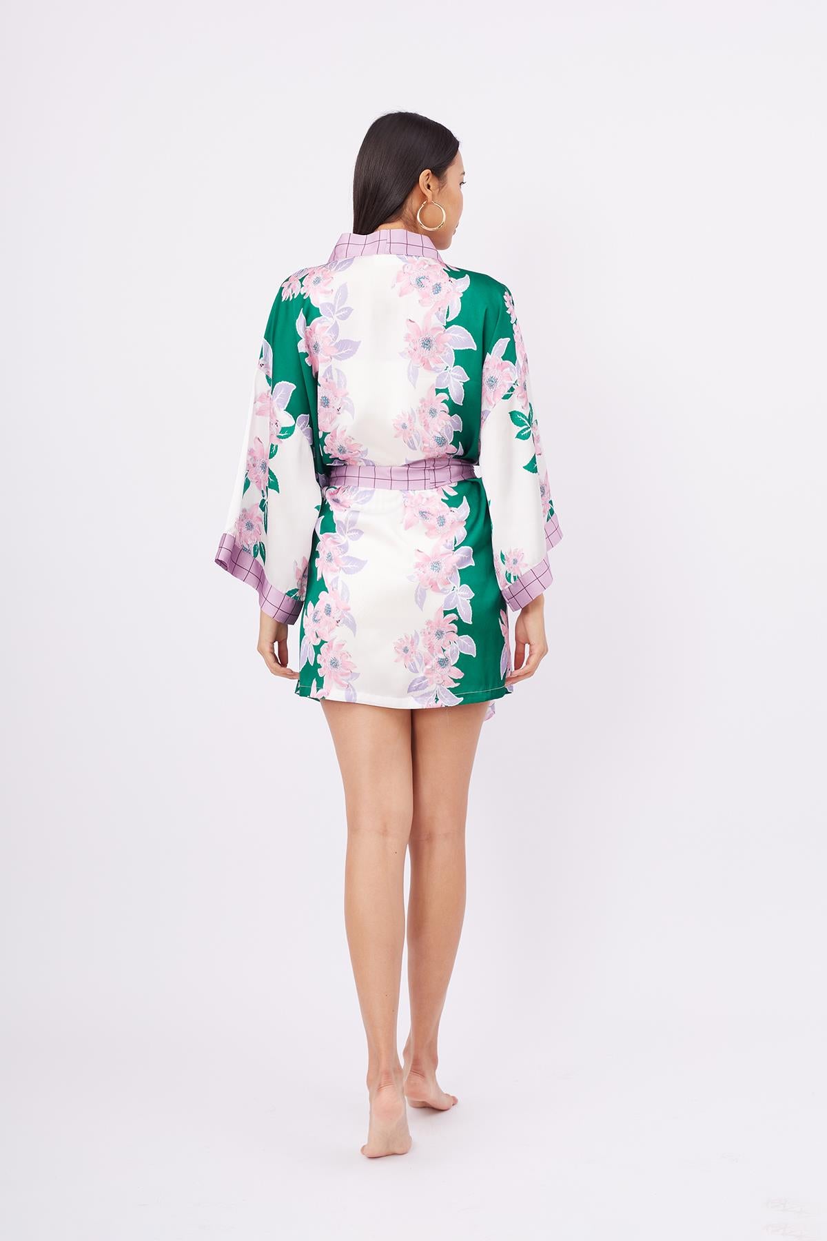 Peraluna-Lilac Charm Short Kimono çiçek Baskılı 90 Cm Saten Kısa Kadın Kimono Yeşil/Pembe-Kimono-6-Milagron.com