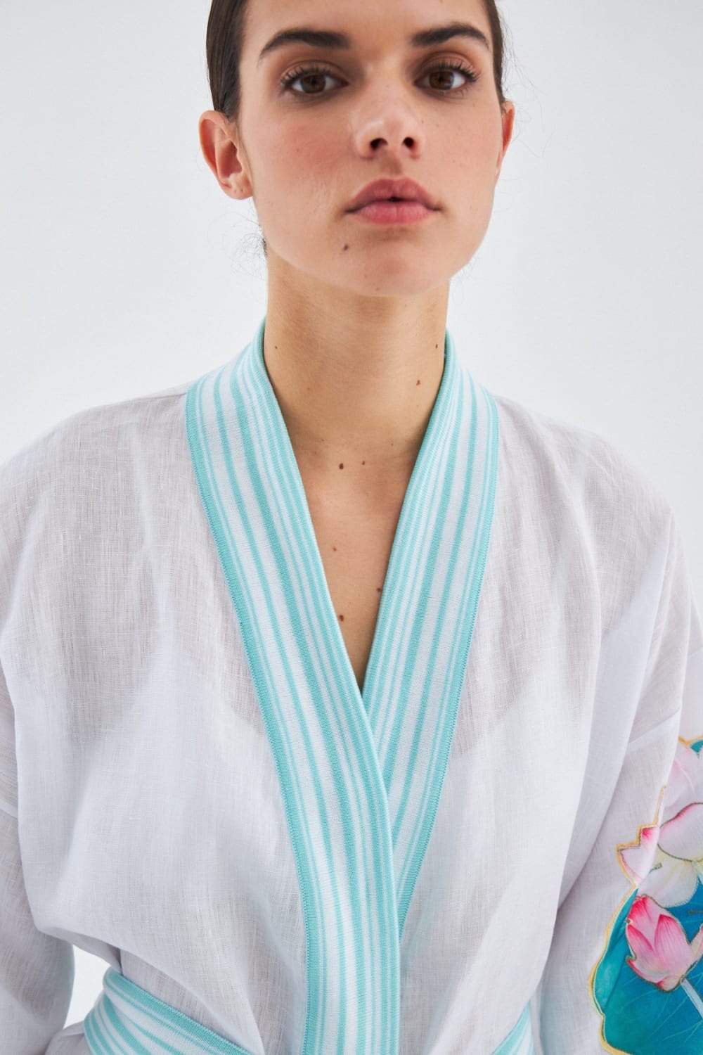 Peraluna-Lotus Balık Aplikeli Keten Karışımlı Diz Altı Kadın Kimono-Kimono-7-Milagron.com