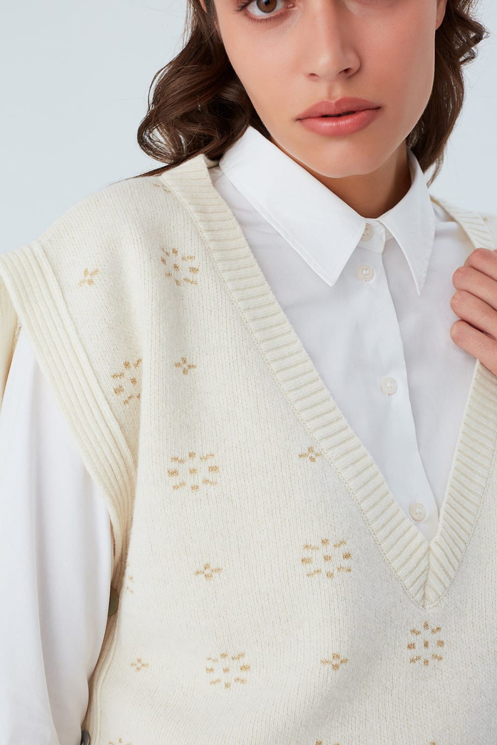 Peraluna-Lulu Vest Simli Kar Taneli Yanları Düğmeli V Yaka Kadın Triko Süveter Ekru-Kazak & Triko-6-Milagron.com