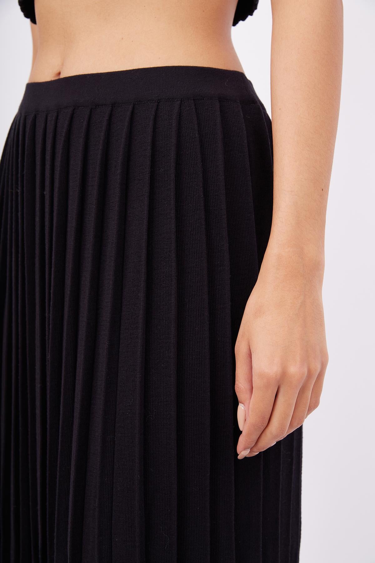 Peraluna-Maxi Skirt Maxi Boy Pileli Kadın Triko Etek Siyah-Etek-3-Milagron.com