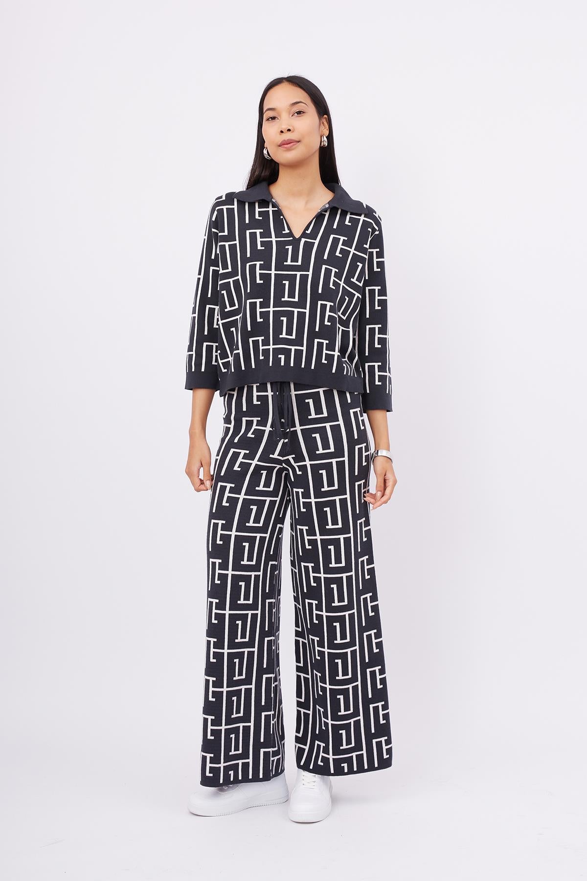 Peraluna-Maze Blouse Labirent Desen Crop Kesim Polo Yaka Kadın Triko Bluz Antrasit/Ekru-Bluz-1-Milagron.com