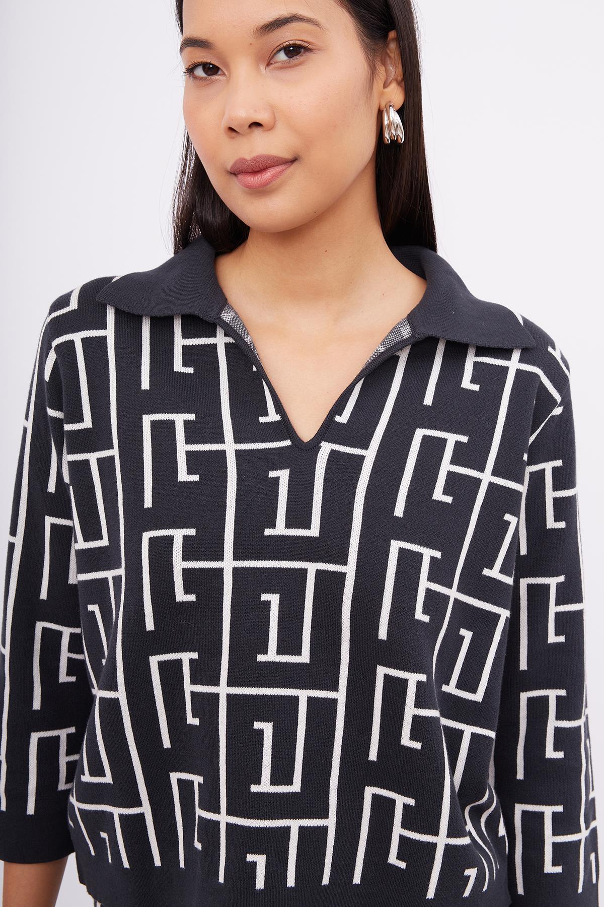 Peraluna-Maze Blouse Labirent Desen Crop Kesim Polo Yaka Kadın Triko Bluz Antrasit/Ekru-Bluz-3-Milagron.com