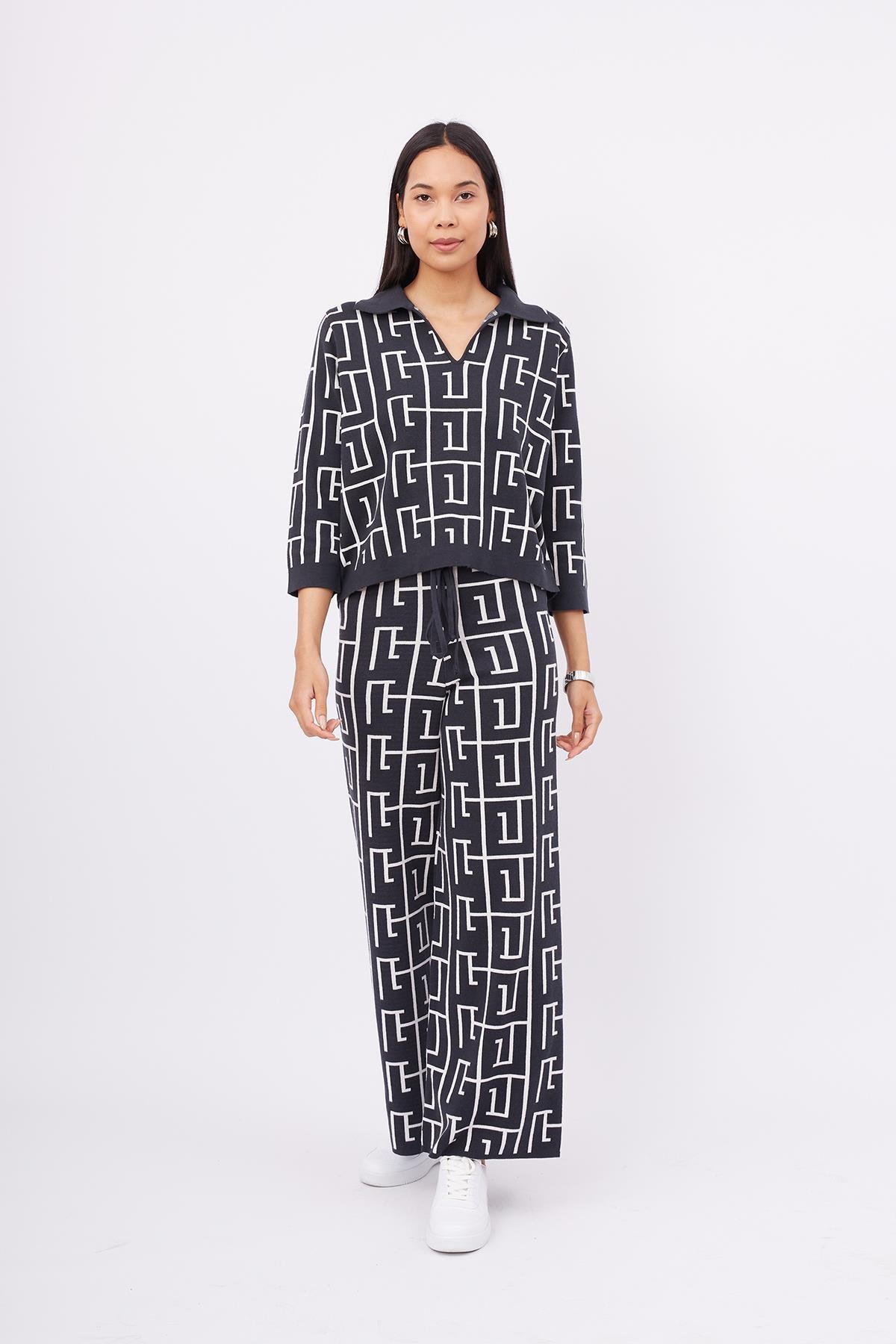 Peraluna-Maze Blouse Labirent Desen Crop Kesim Polo Yaka Kadın Triko Bluz Antrasit/Ekru-Bluz-6-Milagron.com