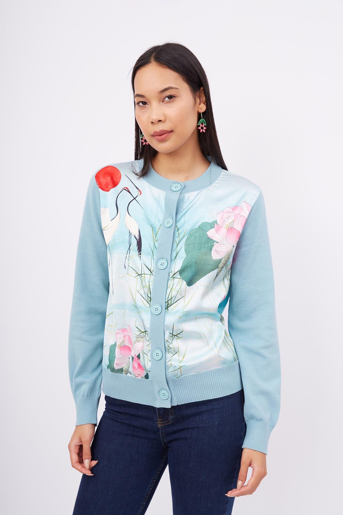 Peraluna-Melinda Cardigan Önü Saten üstüne Baskılı Standart Fit O Yaka Kadın Triko Hırka Toz Mavi-Kazak & Triko-2-Milagron.com