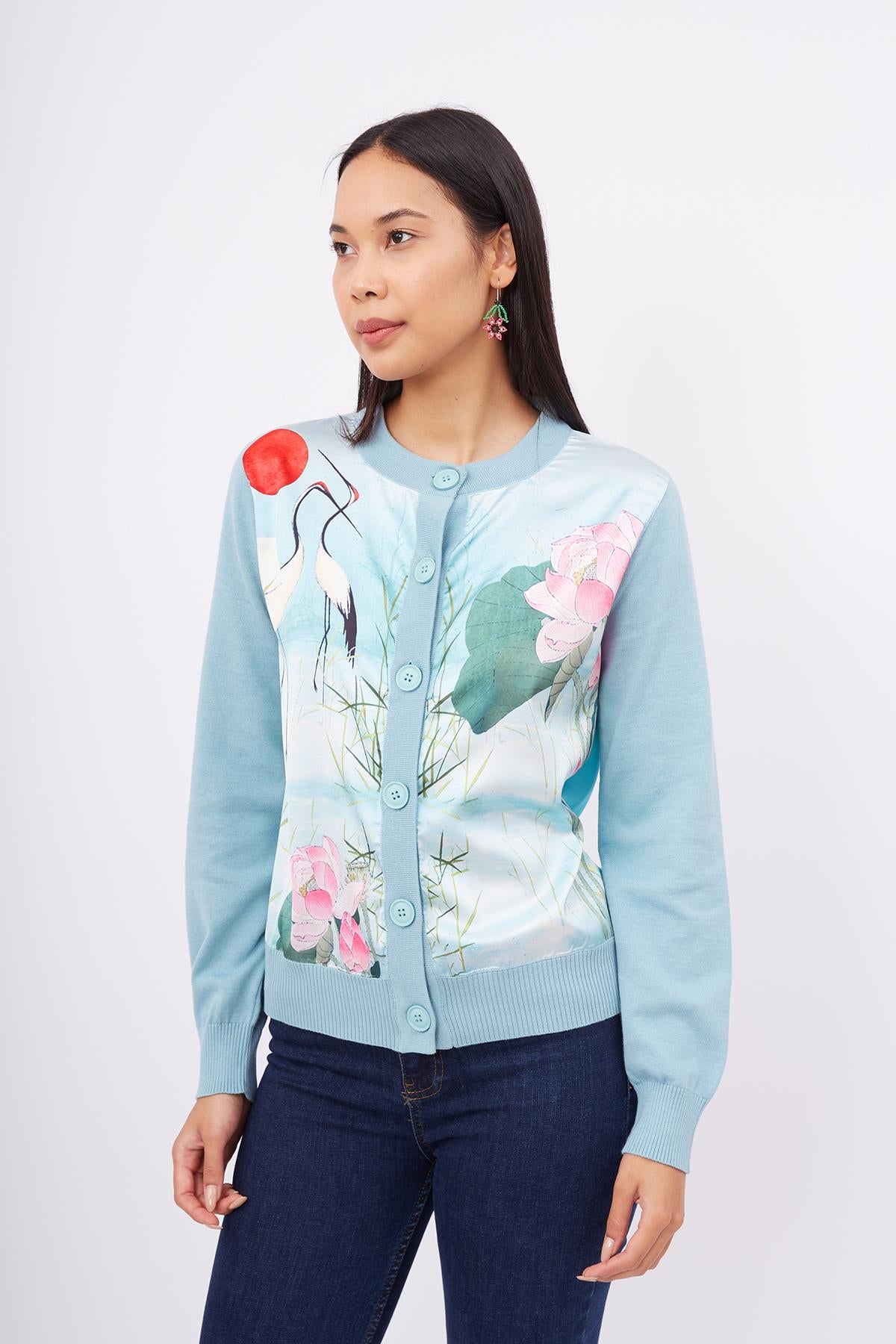 Peraluna-Melinda Cardigan Önü Saten üstüne Baskılı Standart Fit O Yaka Kadın Triko Hırka Toz Mavi-Kazak & Triko-5-Milagron.com