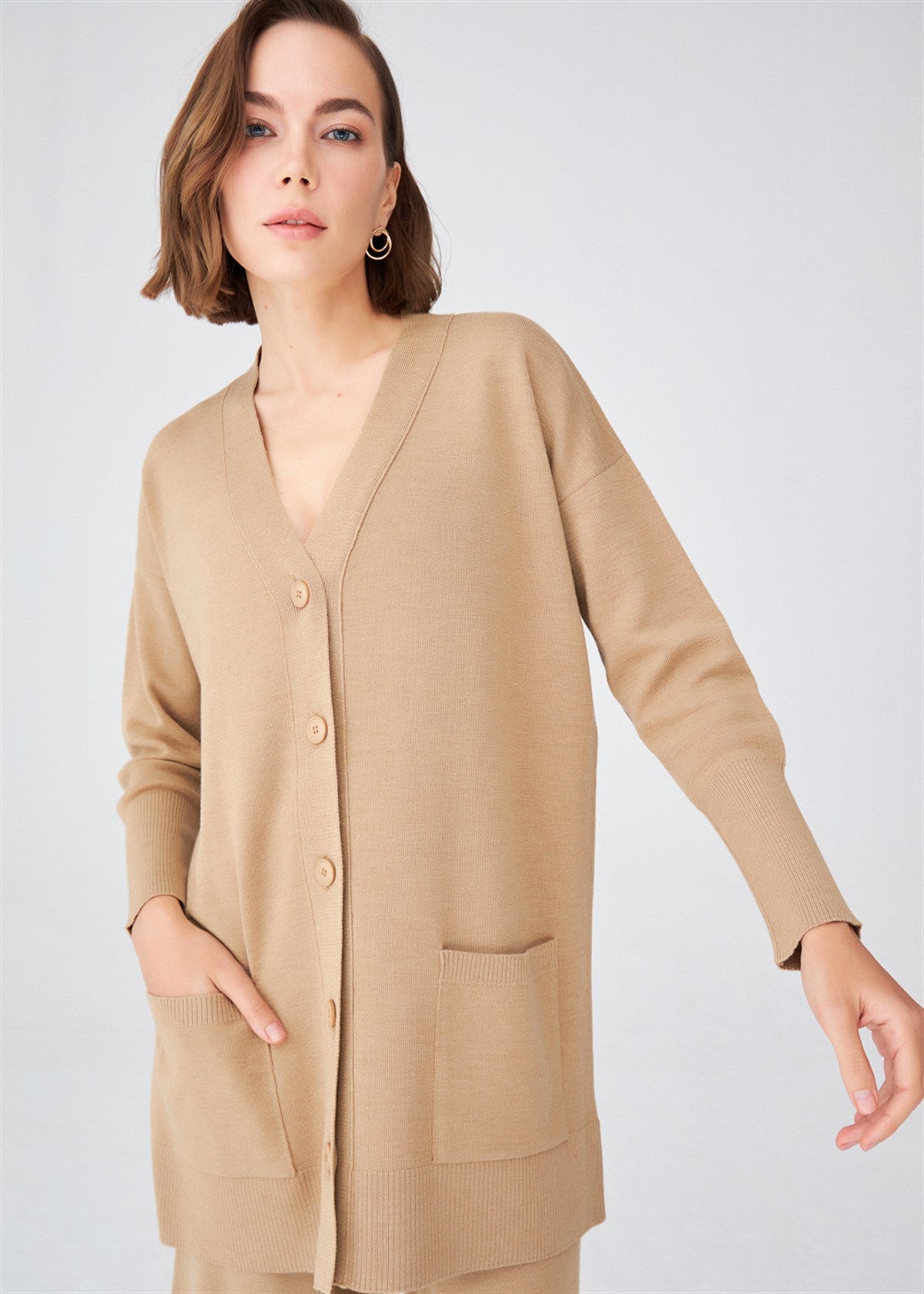 Peraluna Nicola Long Cardigan Cepli Klasik Kesim V Yaka Uzun Kadın Triko Hırka - Camel Melanj