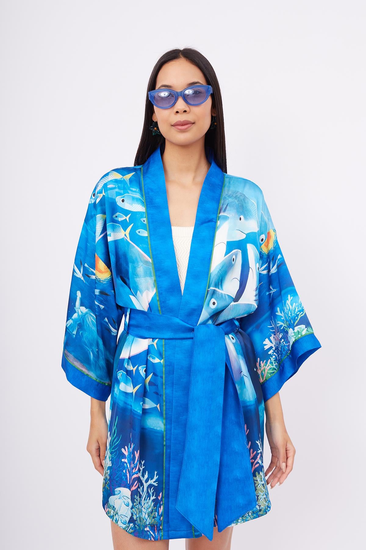 Peraluna-Ocean Story Short Kimono Balık Kuş Ve Kız çocuk Baskılı 90 Cm Kısa Saten Kadın Kimono Deniz Mavisi-Kimono-2-Milagron.com