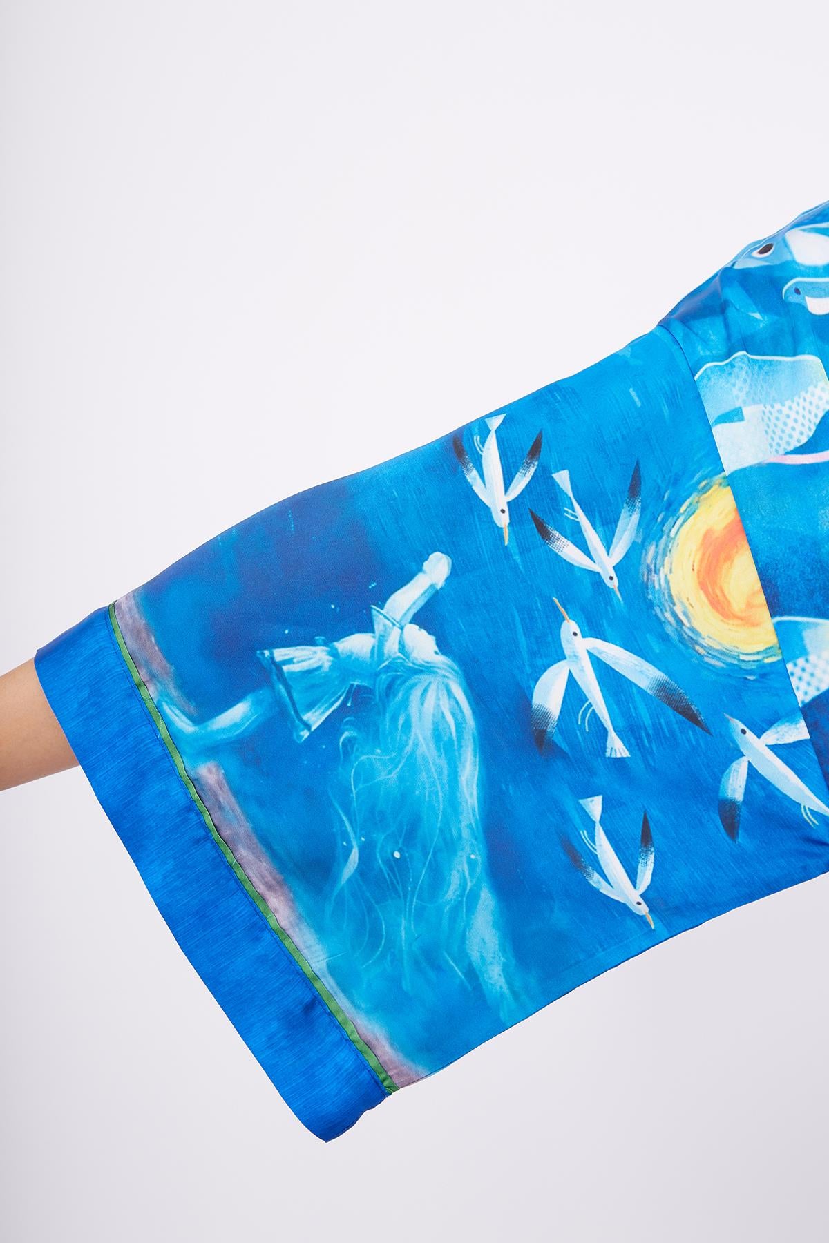 Peraluna-Ocean Story Short Kimono Balık Kuş Ve Kız çocuk Baskılı 90 Cm Kısa Saten Kadın Kimono Deniz Mavisi-Kimono-4-Milagron.com